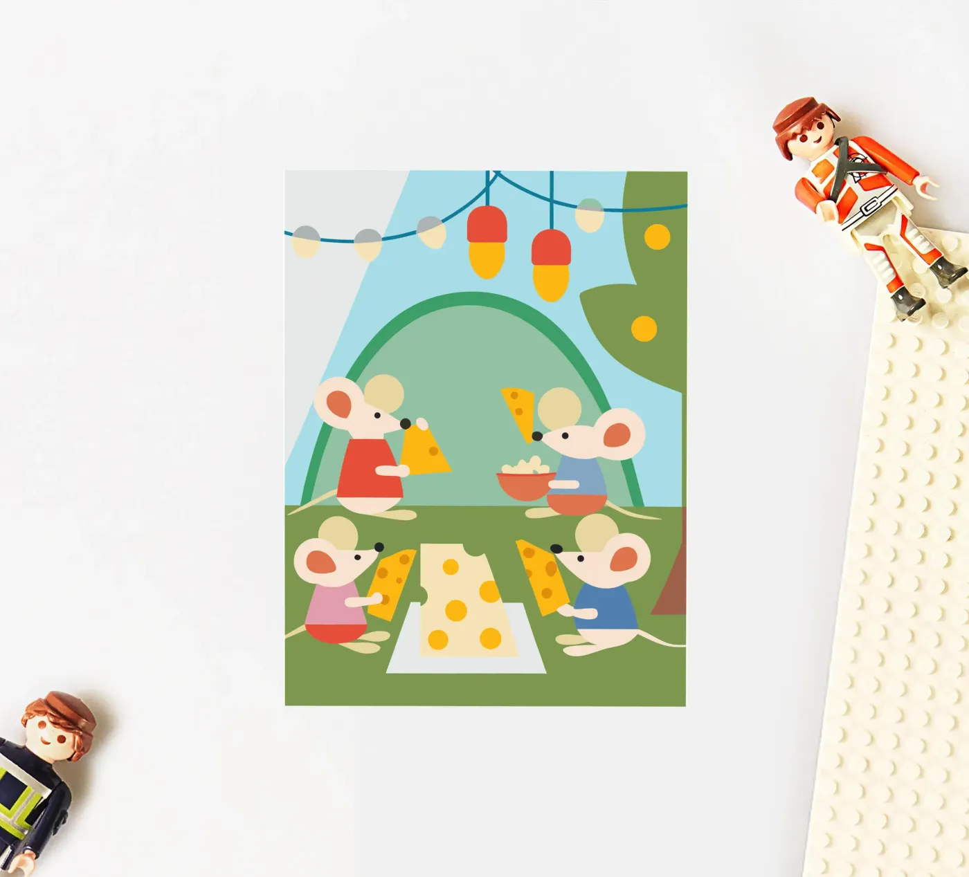 Muis eet kaas sticker van CUTE ANIMALS