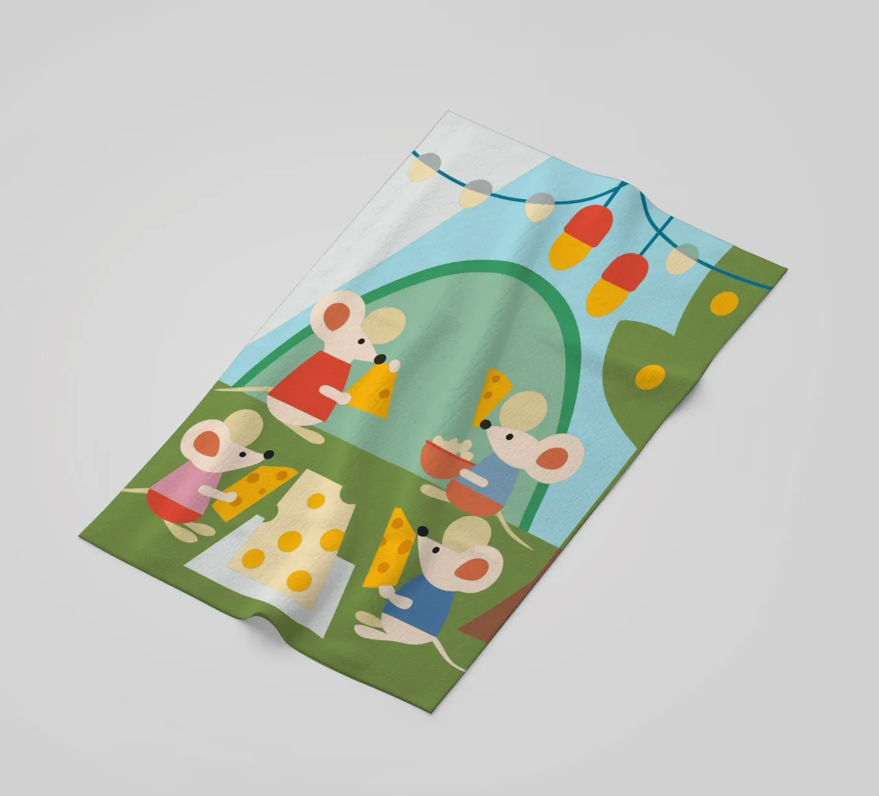 Muis eet kaas strandhanddoek van CUTE ANIMALS