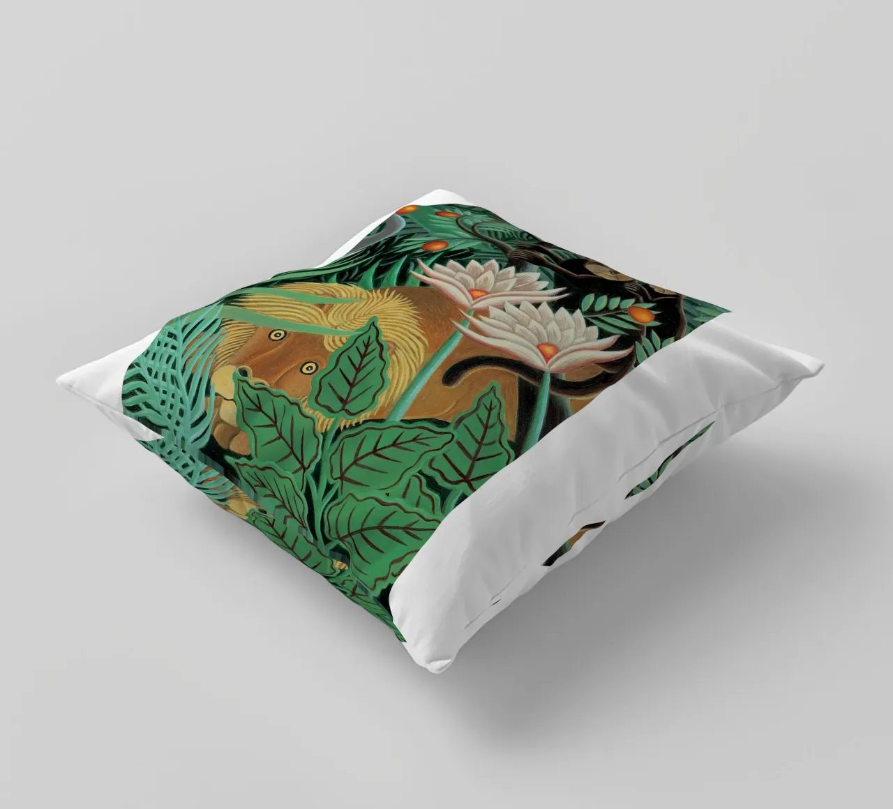 männlicher Löwe lauernd Kissen von taylor shop