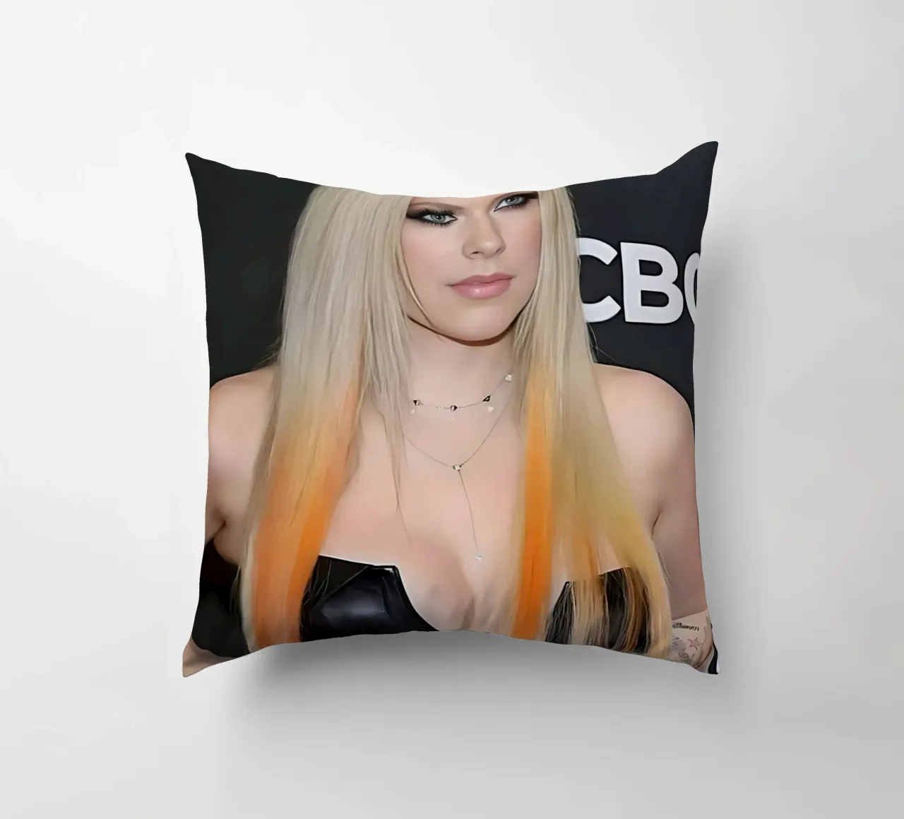 Avril Lavigne cuscino da Musadad Shop