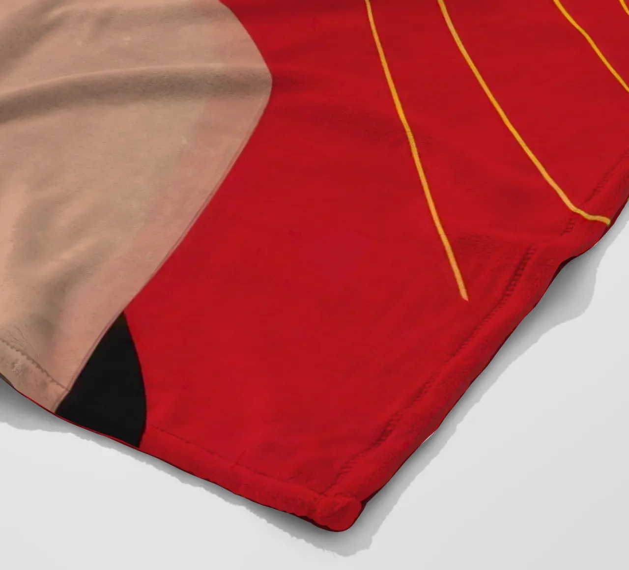 Intensità dello sguardo radiante coperta in pile da Veil Maya