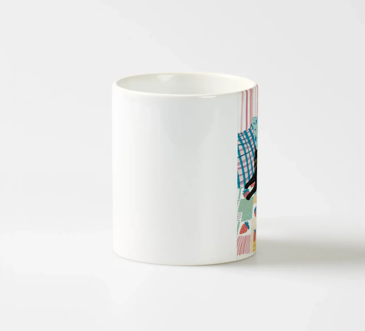Il divano del gatto nero tazza in ceramica da Flock Reverie