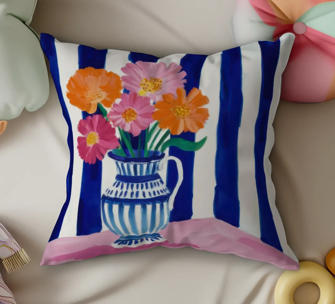 Vaso e fiori a righe cuscino da Flock Reverie