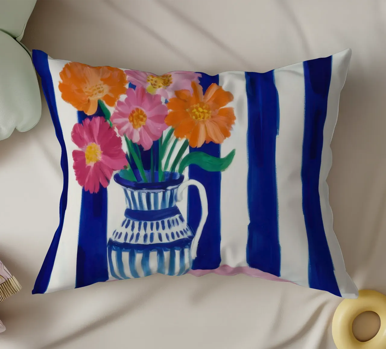 Vaso e fiori a righe cuscino da Flock Reverie