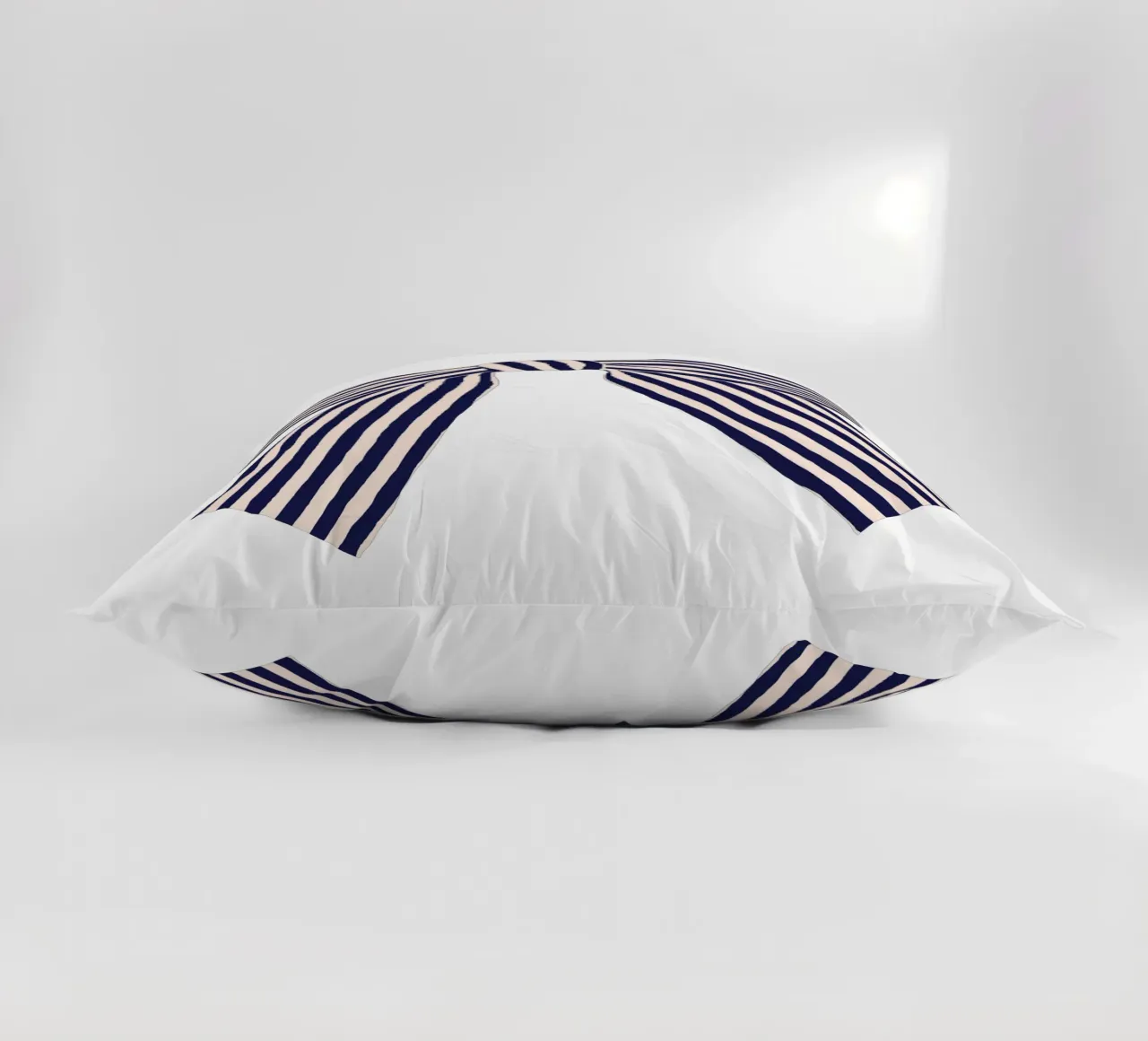 Striped Bow cuscino da Maren Gross