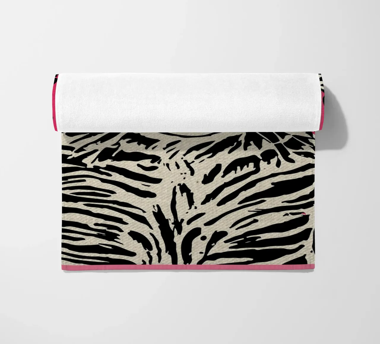 Divertente felino rosa telo mare da GaryStudio