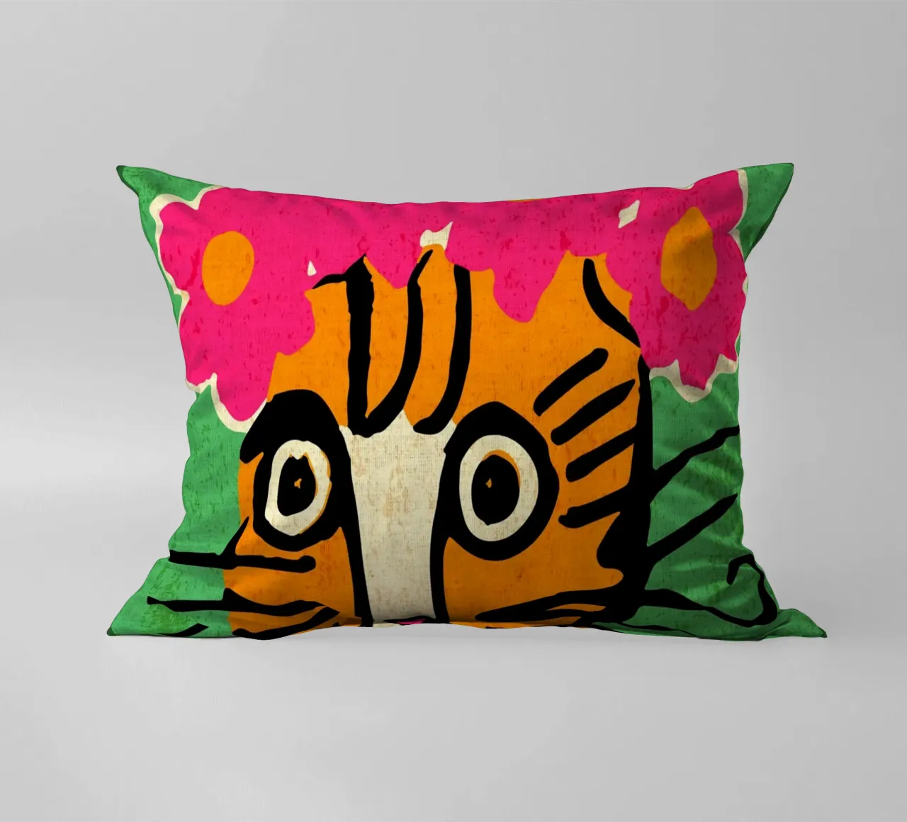 Gatto con corona di fiori cuscino da Drew Studio