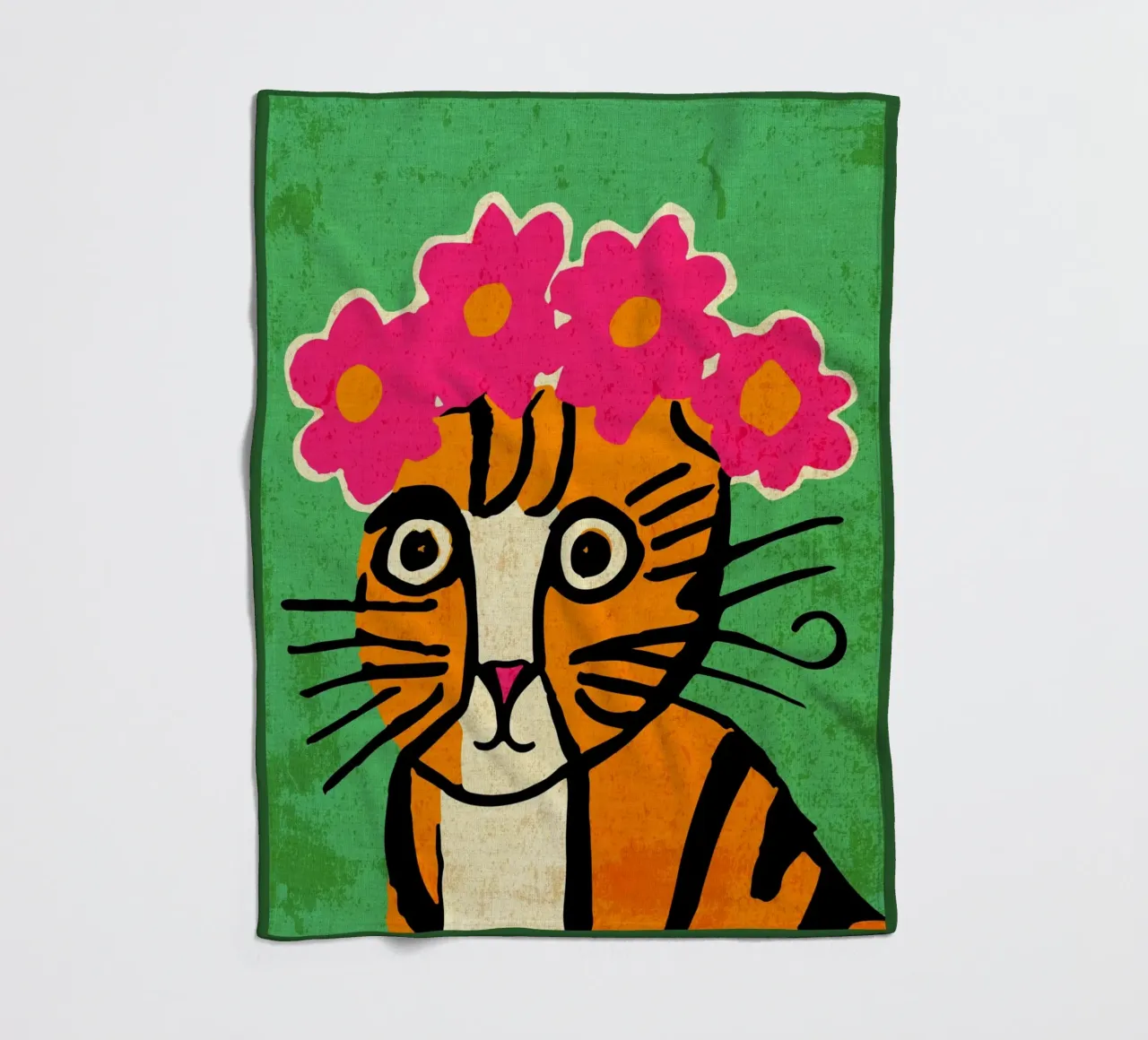 Gatto con corona di fiori coperta in pile da Drew Studio
