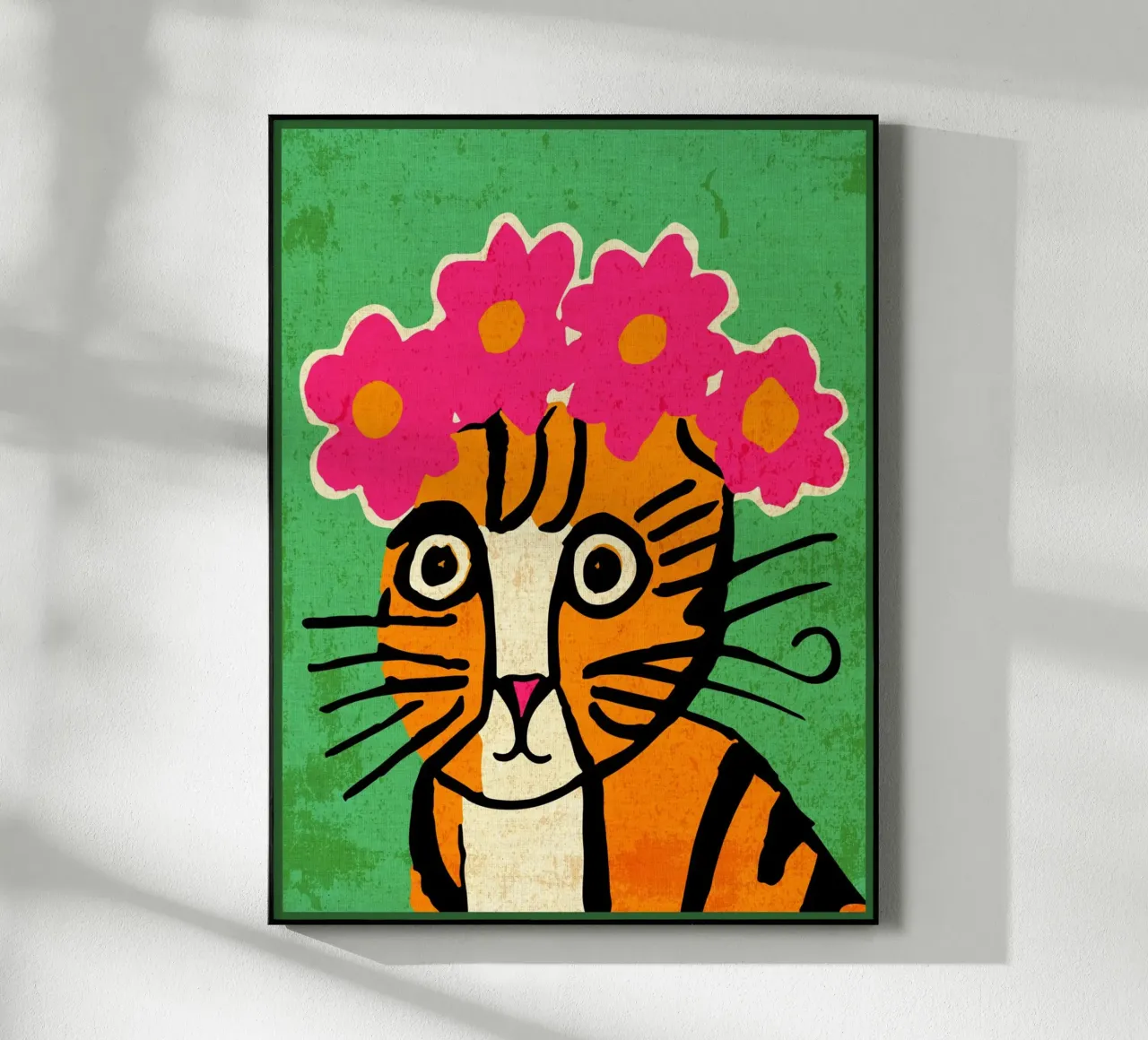 Gatto con corona di fiori plexiglass da Drew Studio