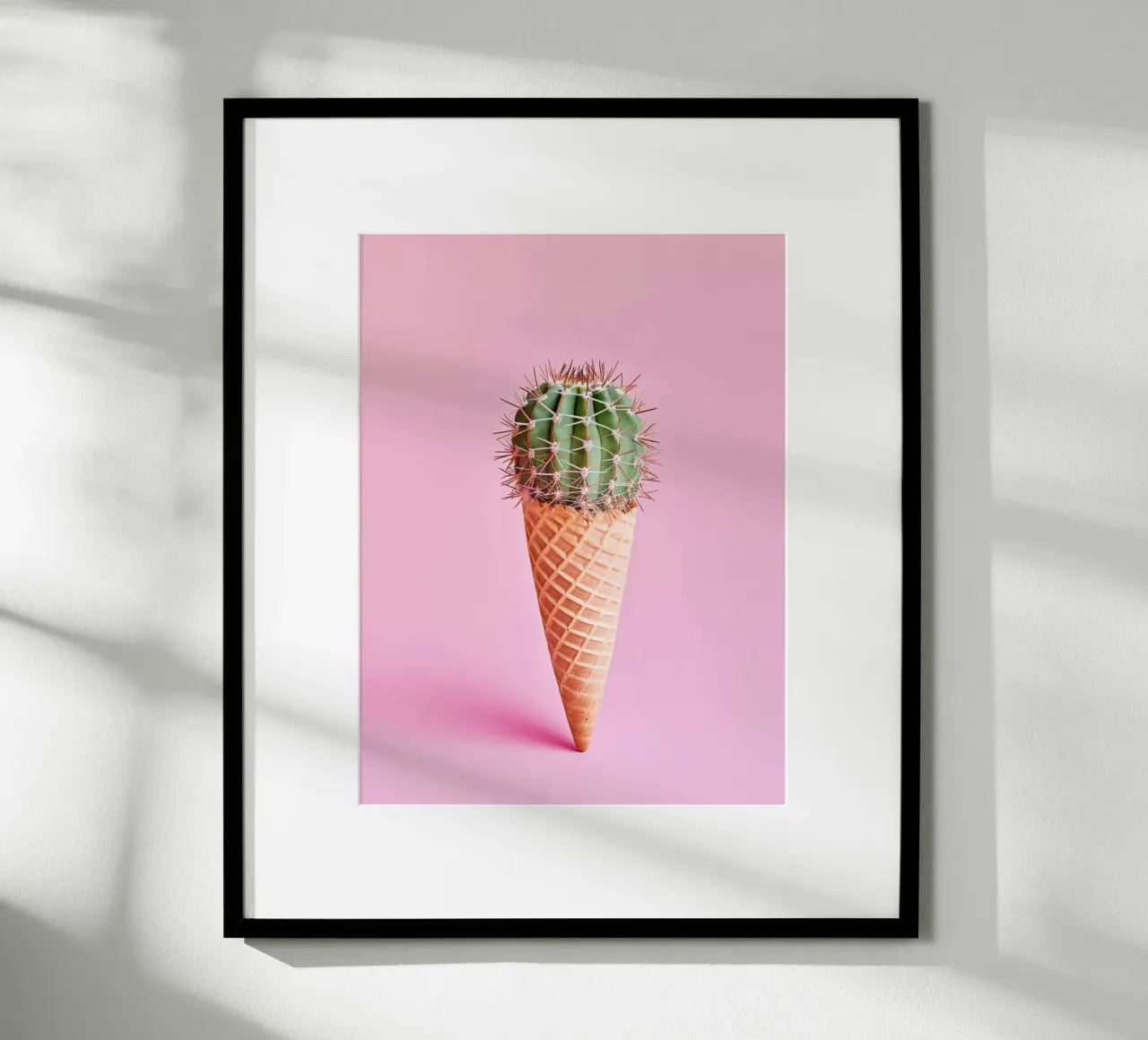Cono gelato con cactus rosa poster con telaio in alluminio da Yaso Design & Art