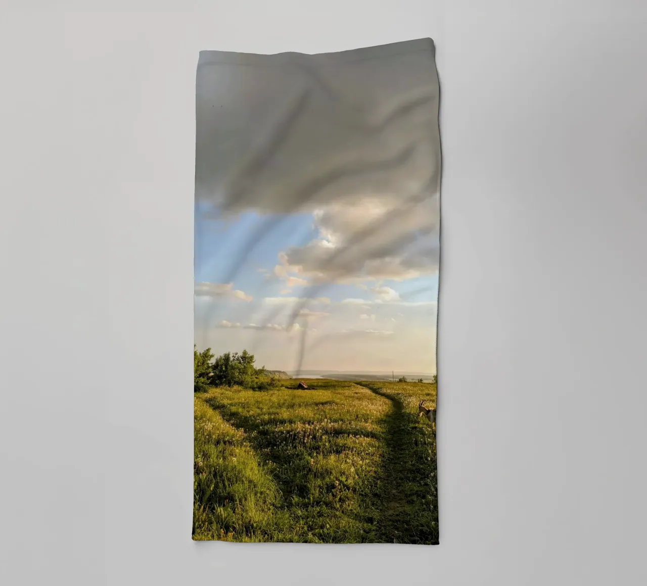 wildflowers sunlight asciugamano da bagno da Horsire
