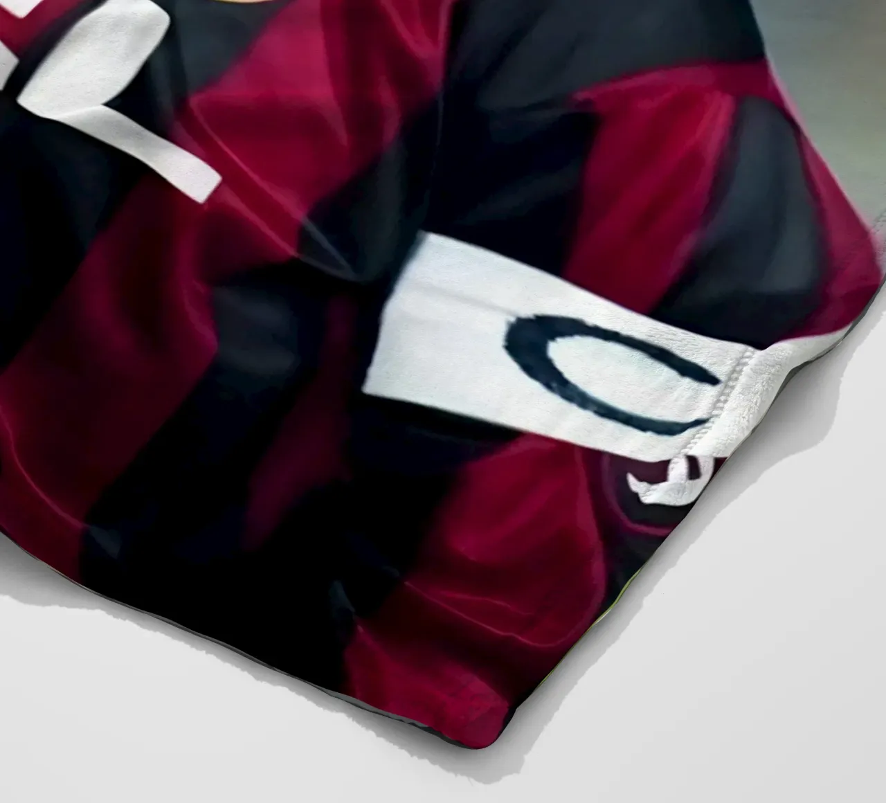 Paolo Maldini coperta in pile da Low poly art