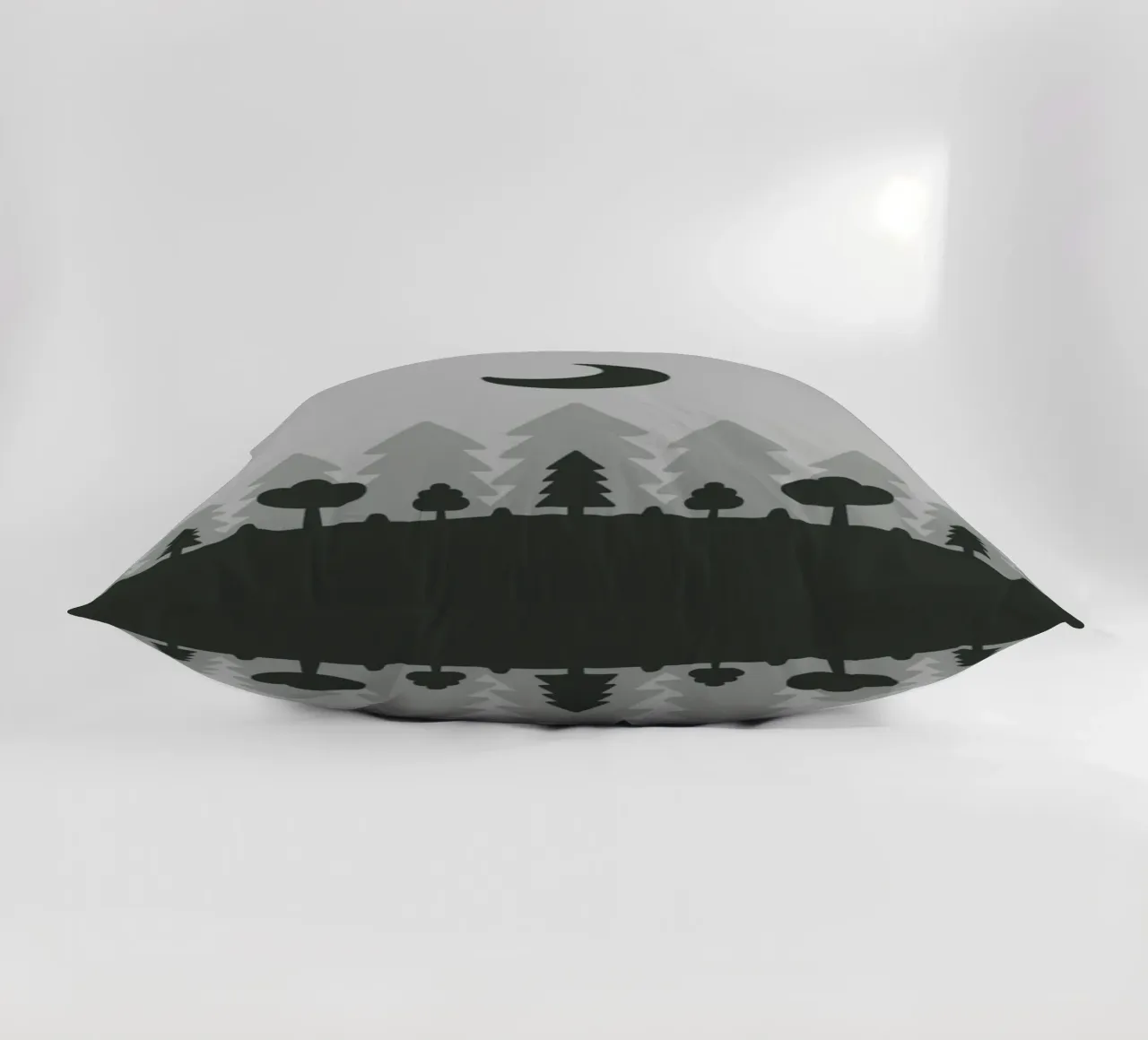 silhouette of trees forest night cuscino da Histrol
