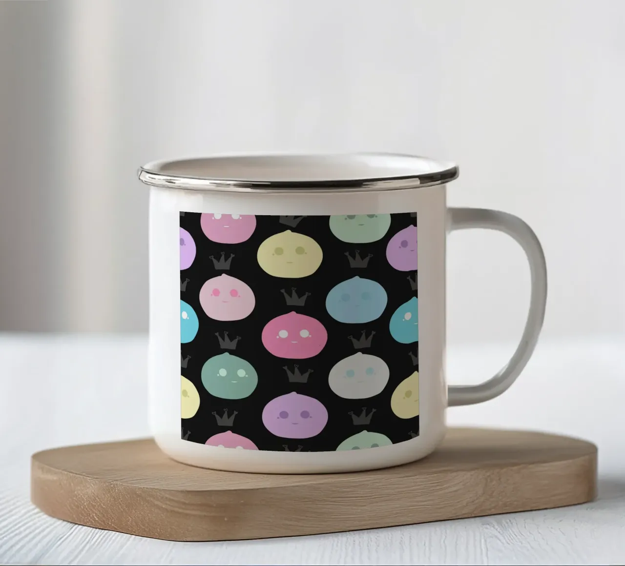 Mochi Queen pattern sfondo nero tazza in smalto da gulsengunel