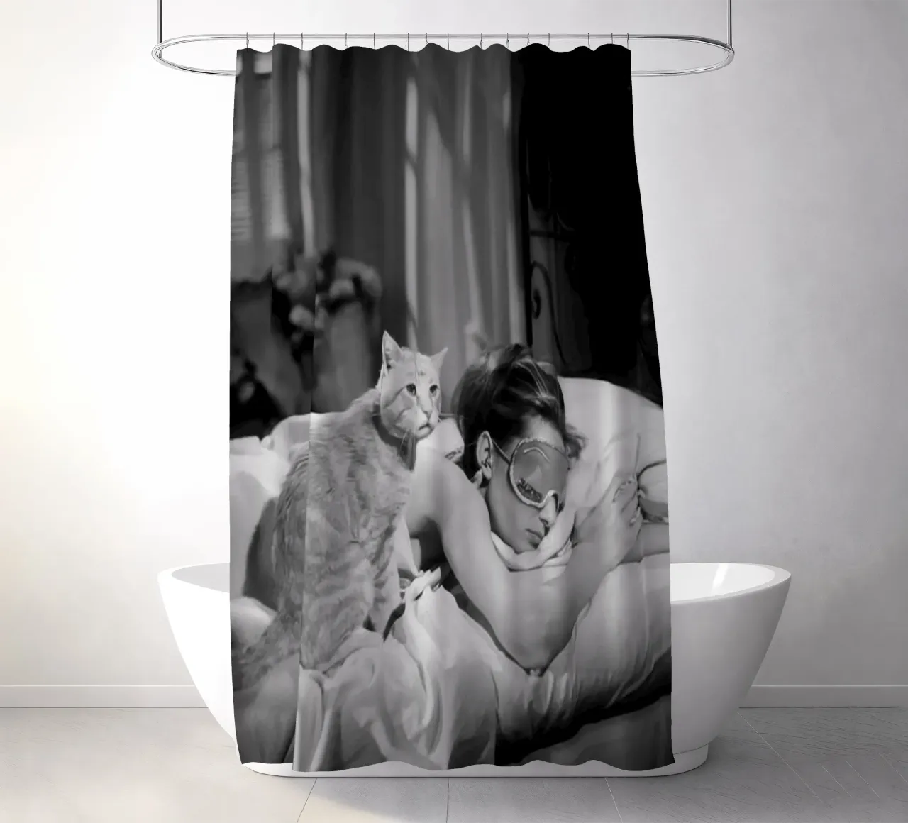 Audrey dorme con un animale tenda da doccia da glover studio