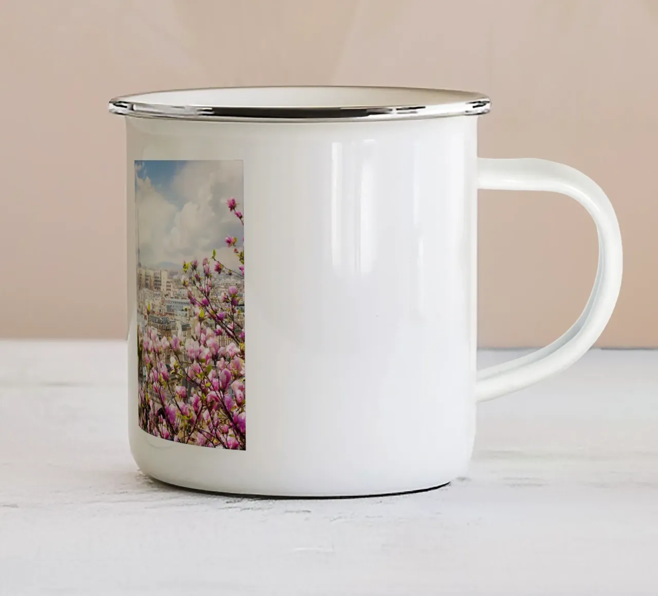Fiori di primavera con la Torre Eiffel, Parigi, Francia tazza in smalto da Wanderlust Vibes
