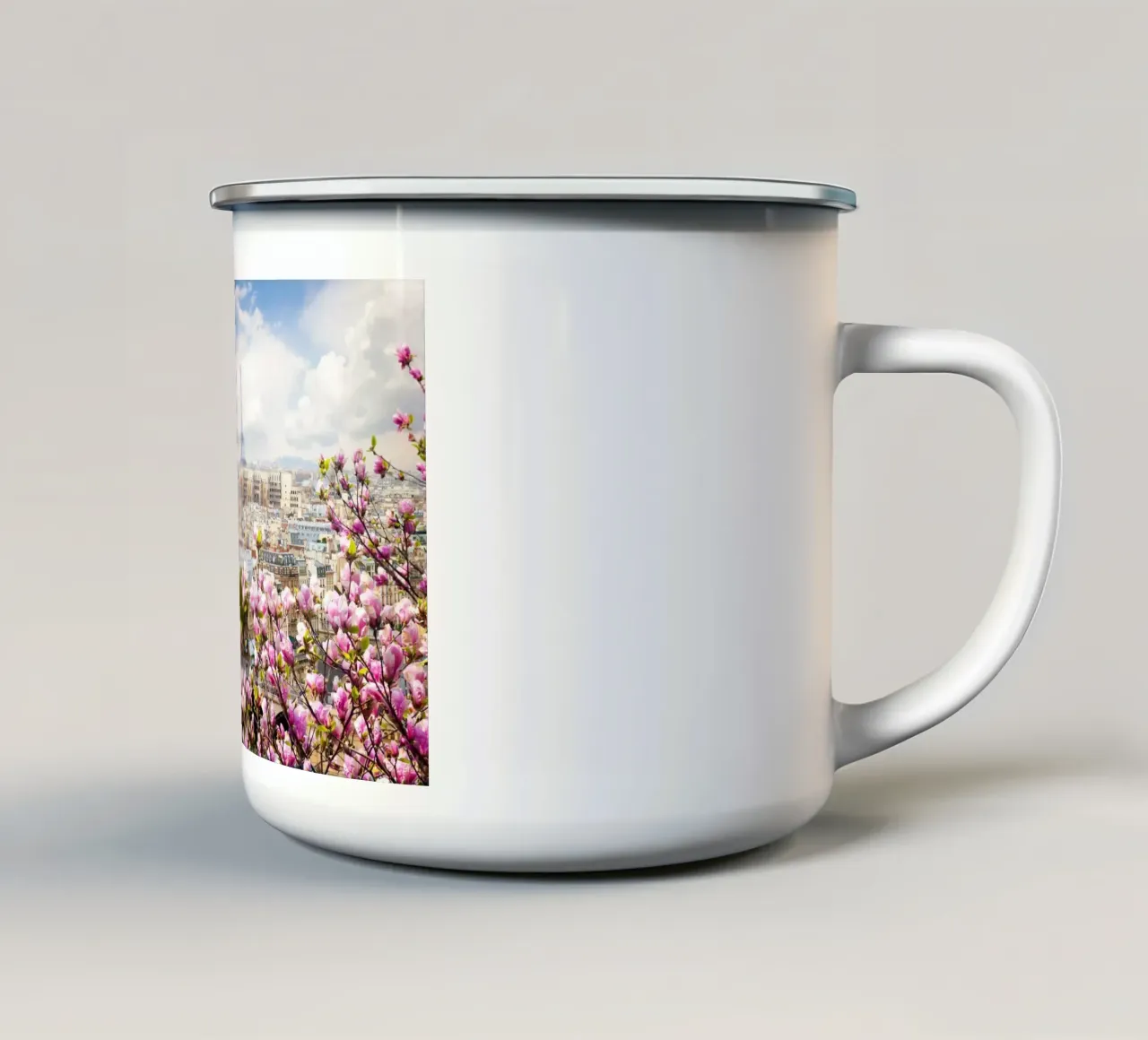 Fiori di primavera con la Torre Eiffel, Parigi, Francia tazza in smalto da Wanderlust Vibes