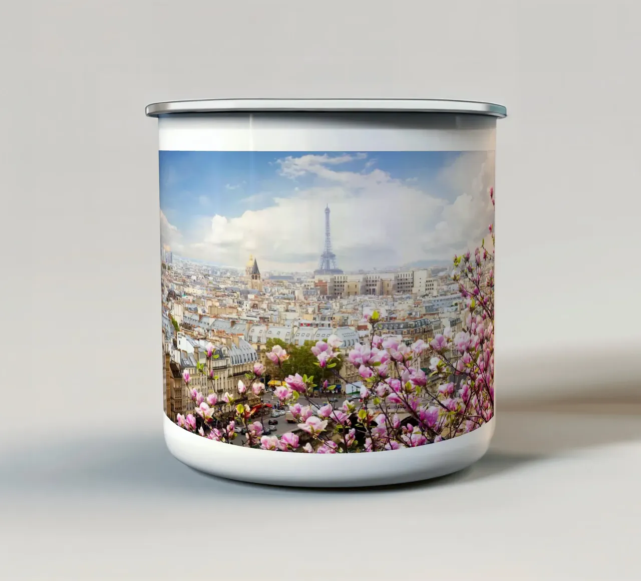 Fiori di primavera con la Torre Eiffel, Parigi, Francia tazza in smalto da Wanderlust Vibes