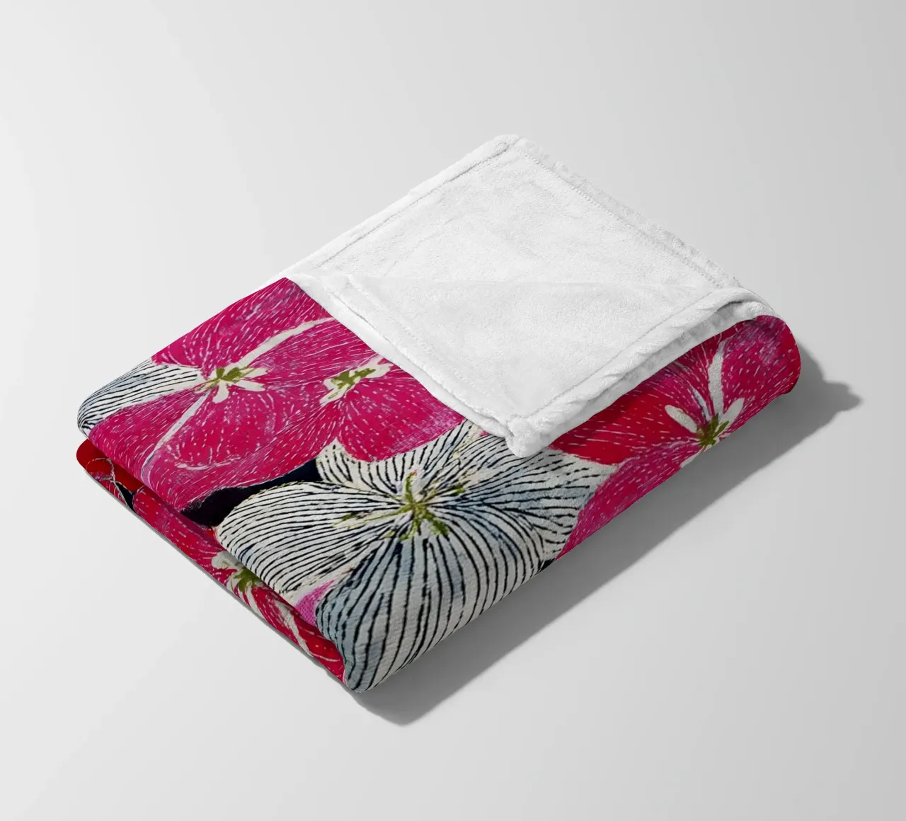 Delicate Flowers Fleecedecke von Sunflower Soul Studio