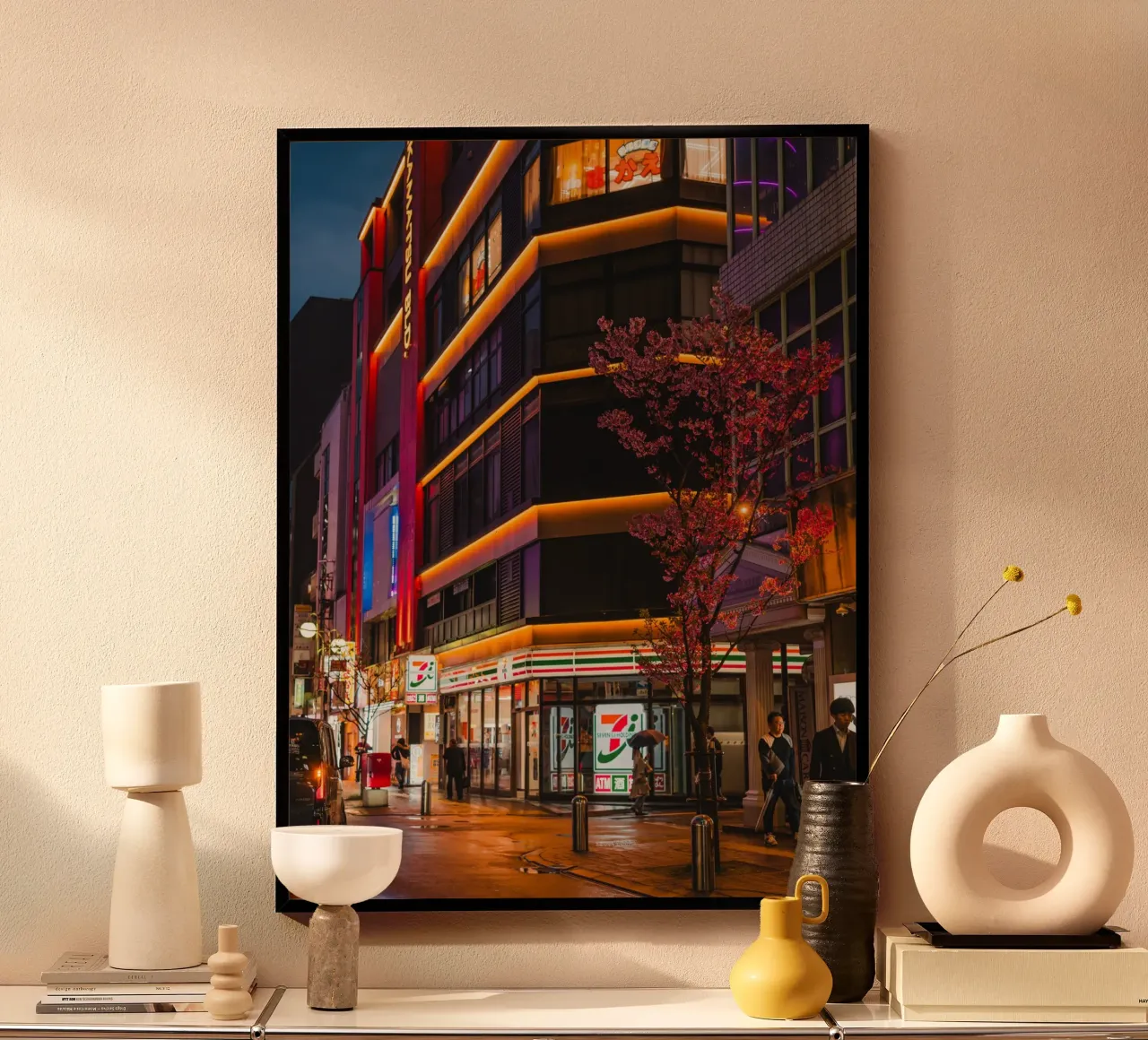 Ciliegio urbano di notte - Fukuoka, Giappone poster con telaio in alluminio da Marcel Bisig