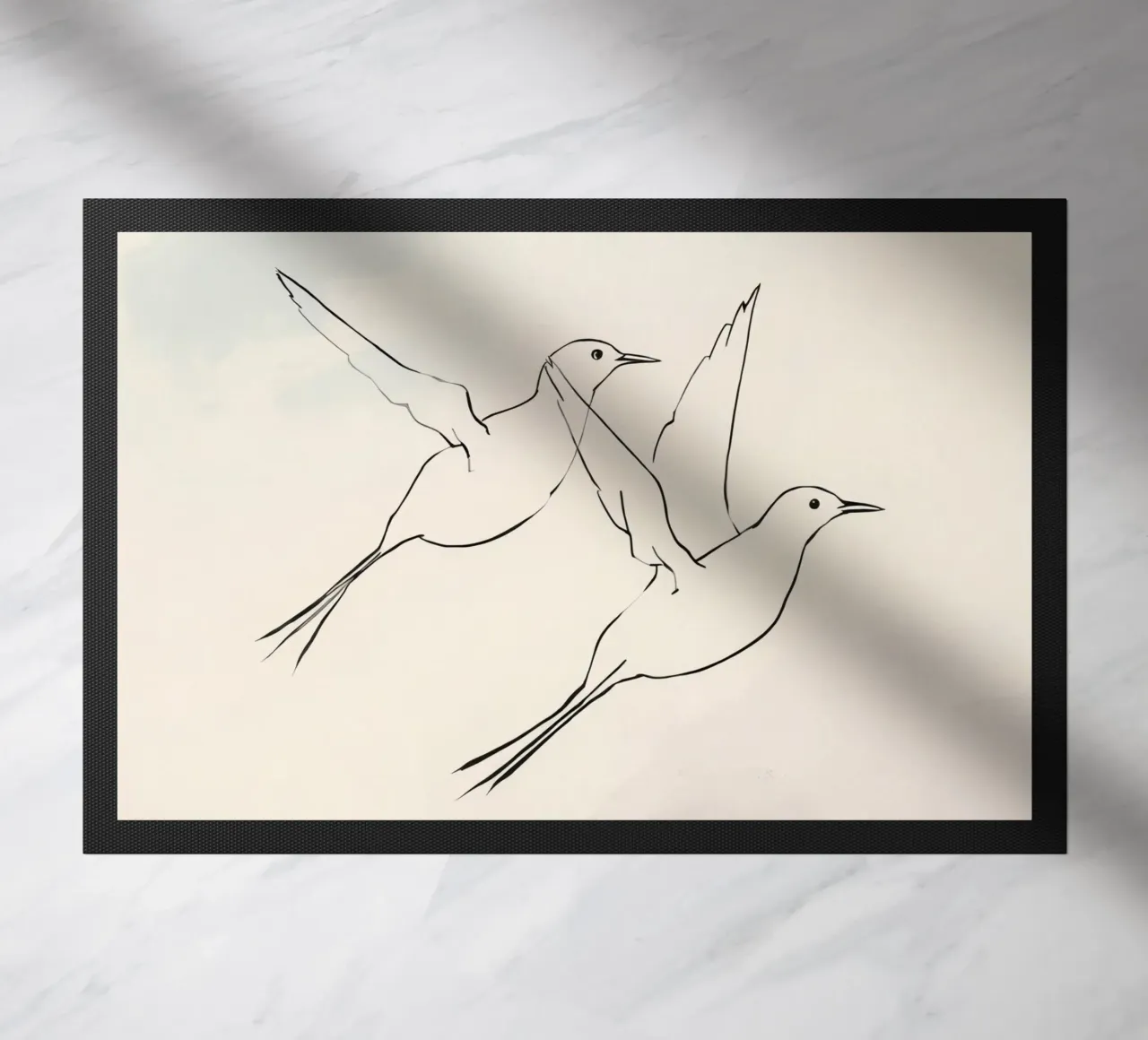 Due uccelli in volo catturati in un semplice schizzo zerbino da DesignDoodle