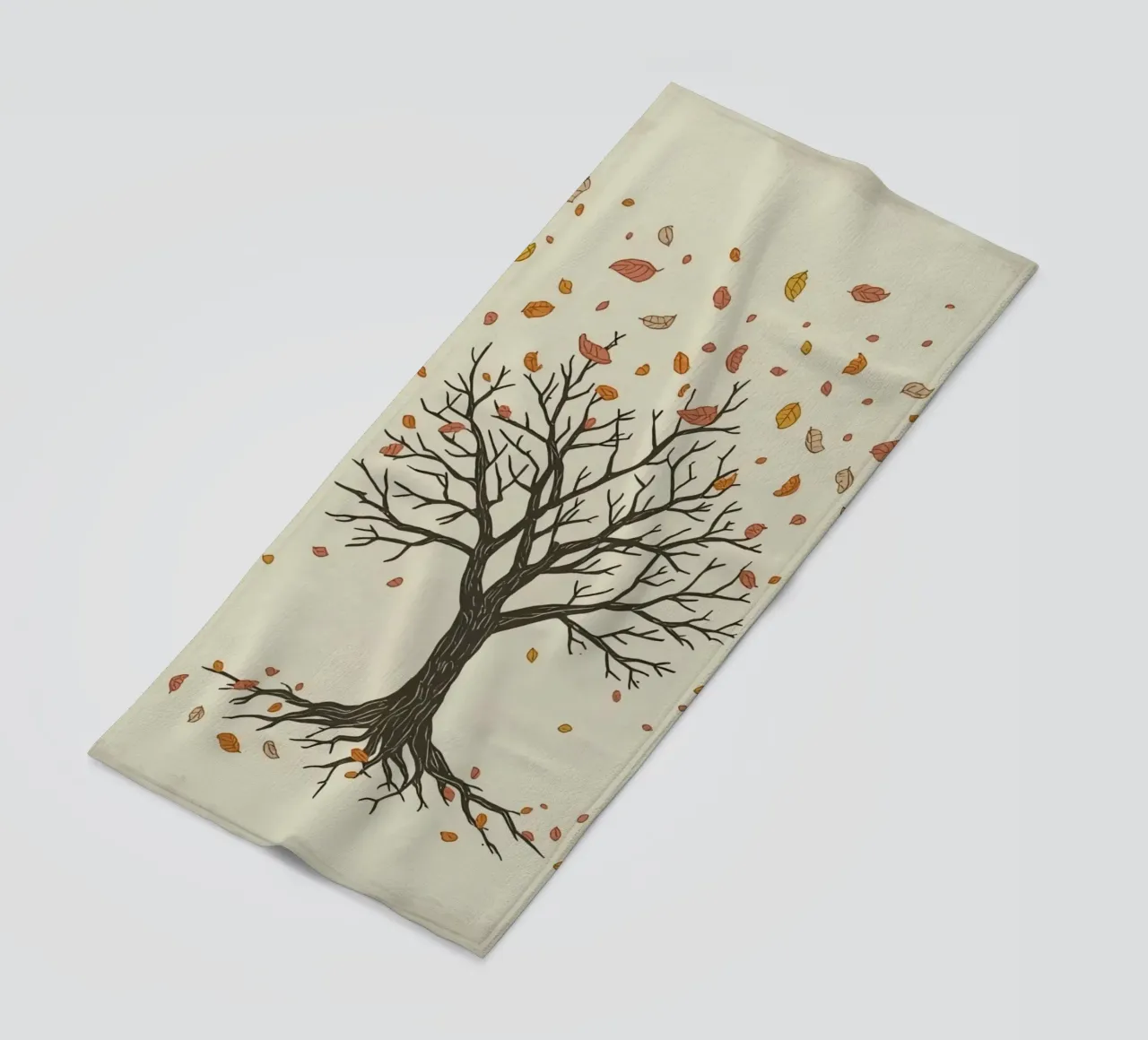 Un albero autunnale con foglie cadenti cattura le transizioni stagionali telo mare da DesignDoodle