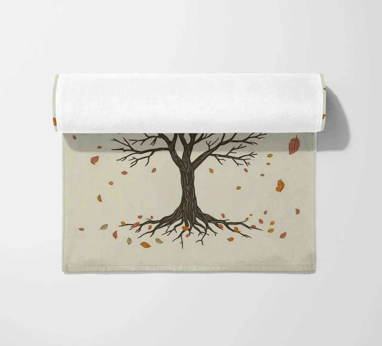 Un albero autunnale con foglie cadenti cattura le transizioni stagionali telo mare da DesignDoodle