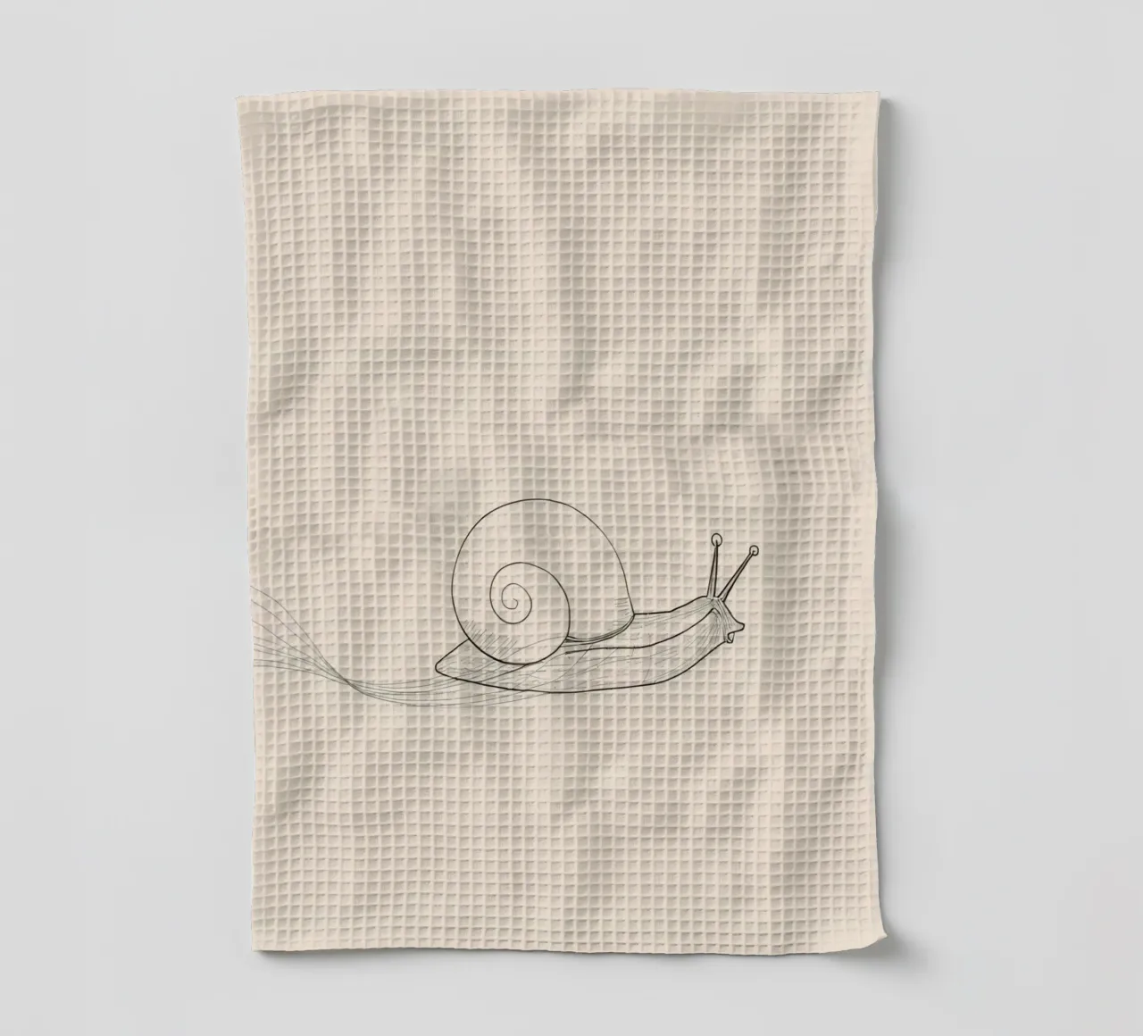 L'escargot glisse gracieusement sur une surface lisse torchon de DesignDoodle