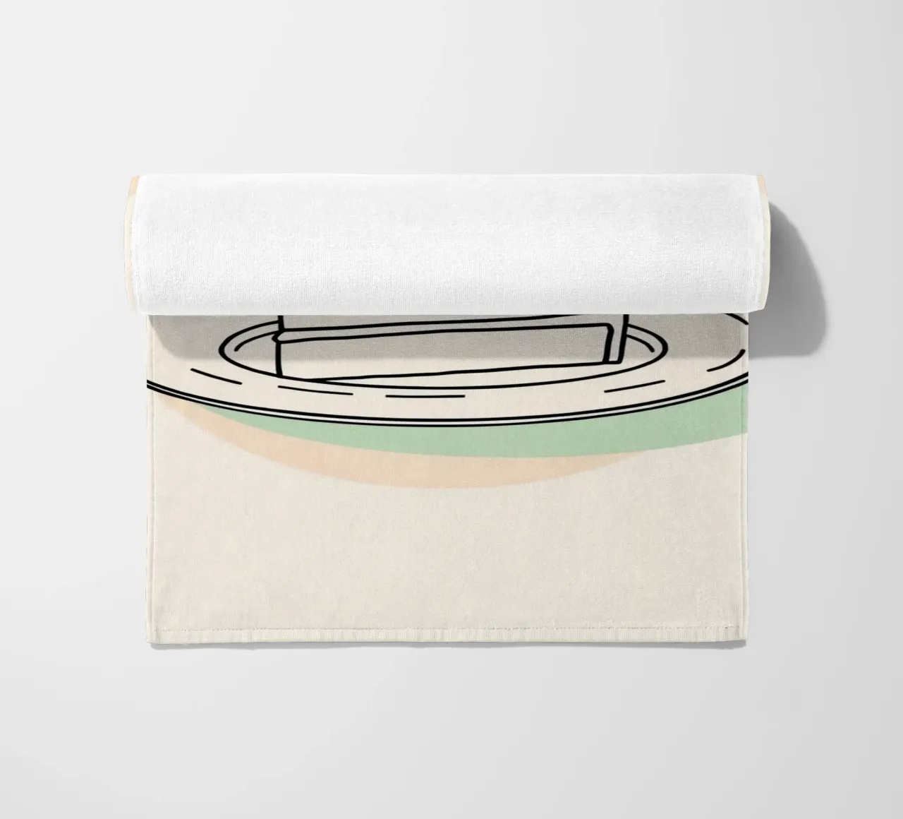 Deliziosa fetta di torta su un piatto con crema decorativa telo mare da DesignDoodle