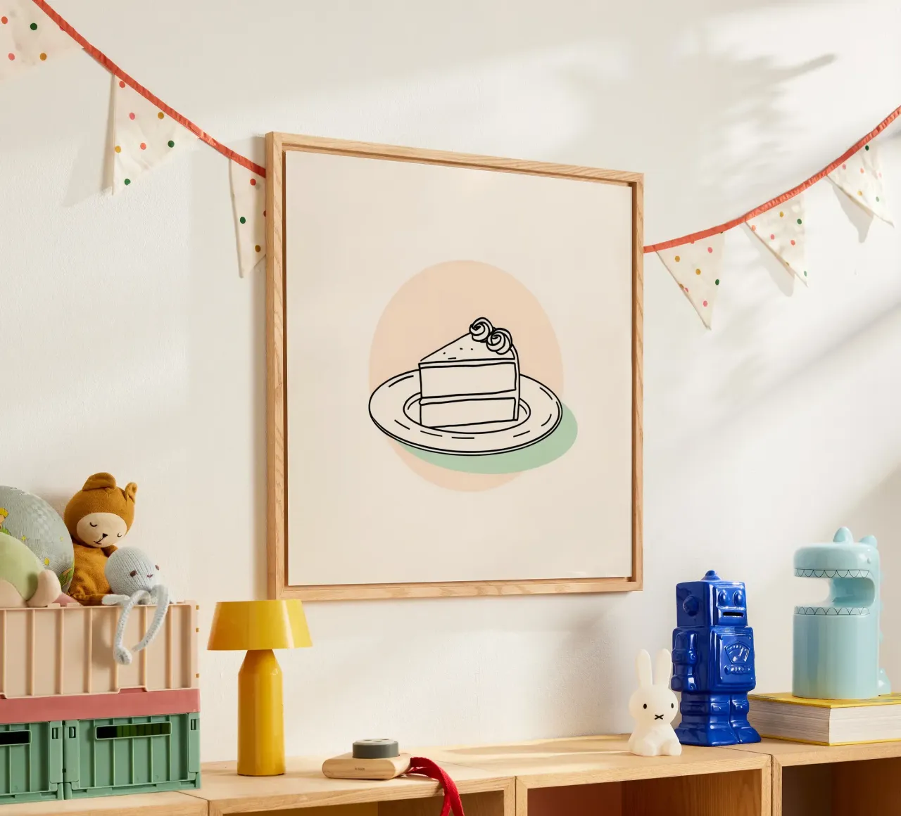 Deliziosa fetta di torta su un piatto con crema decorativa plexiglass da DesignDoodle
