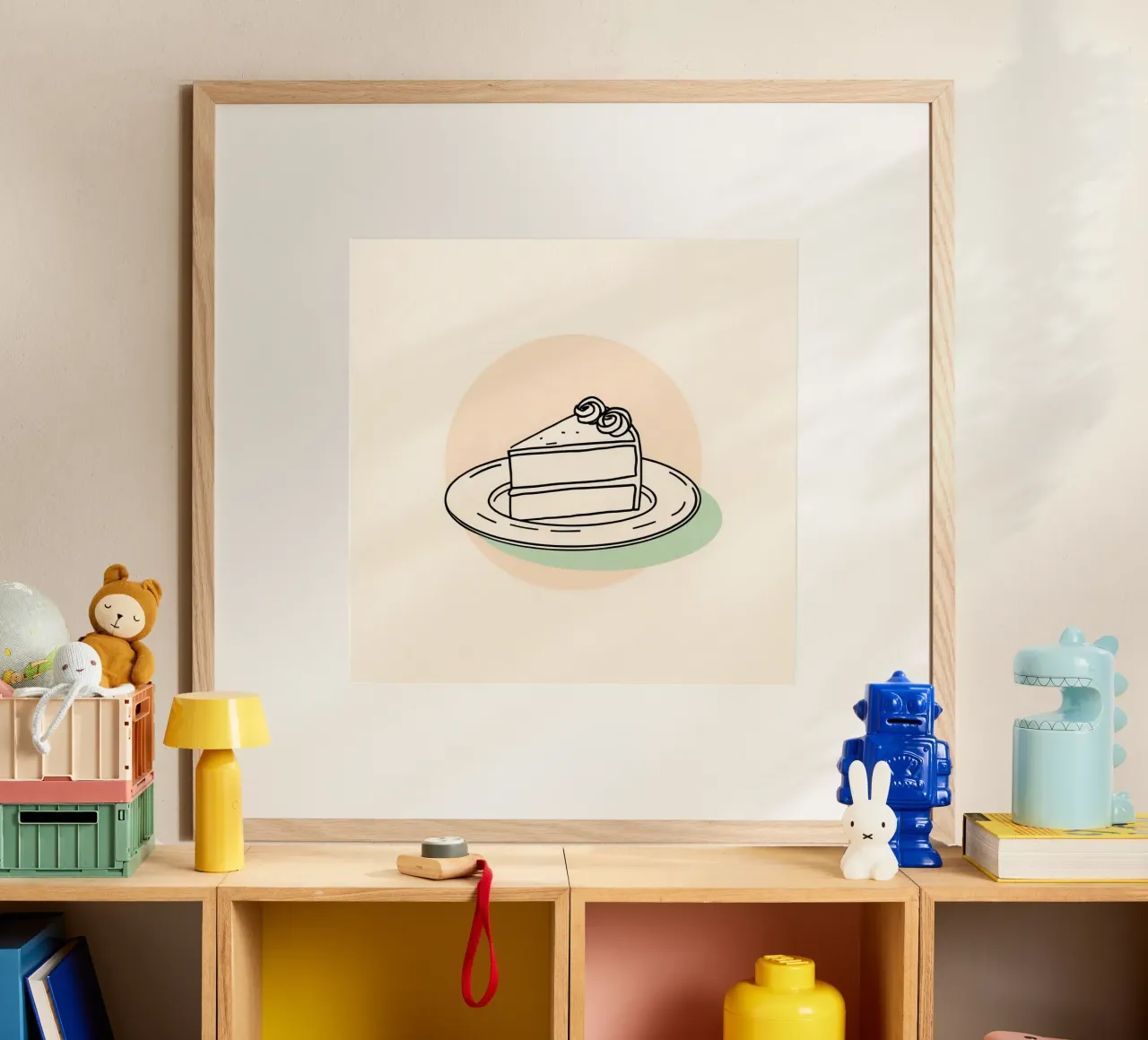 Deliziosa fetta di torta su un piatto con crema decorativa carta hahnemühle da DesignDoodle