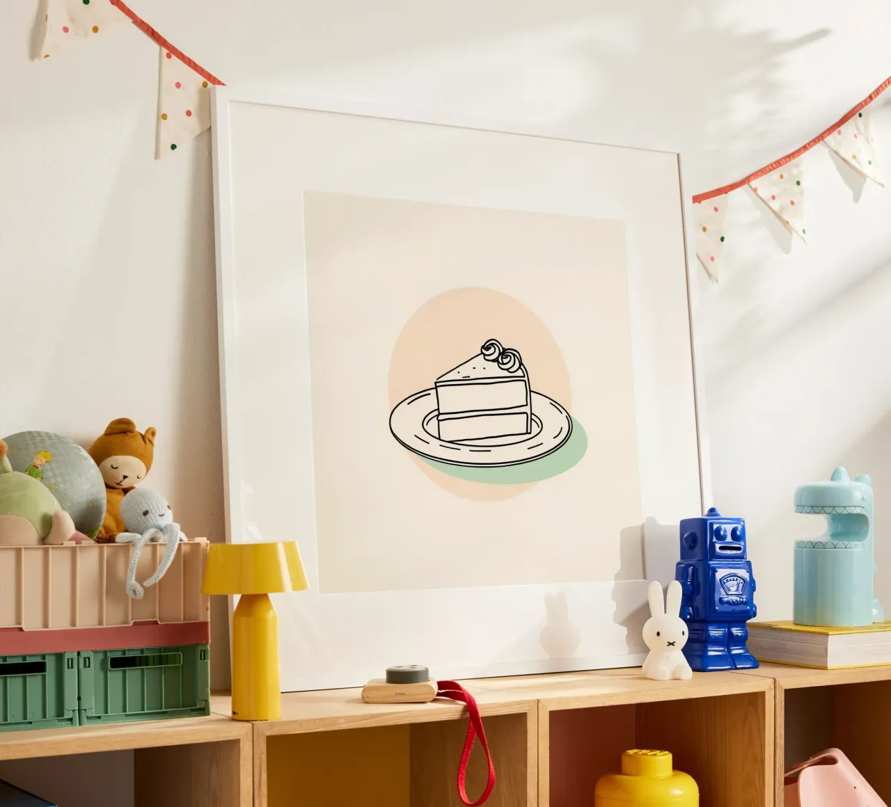 Deliziosa fetta di torta su un piatto con crema decorativa carta hahnemühle da DesignDoodle