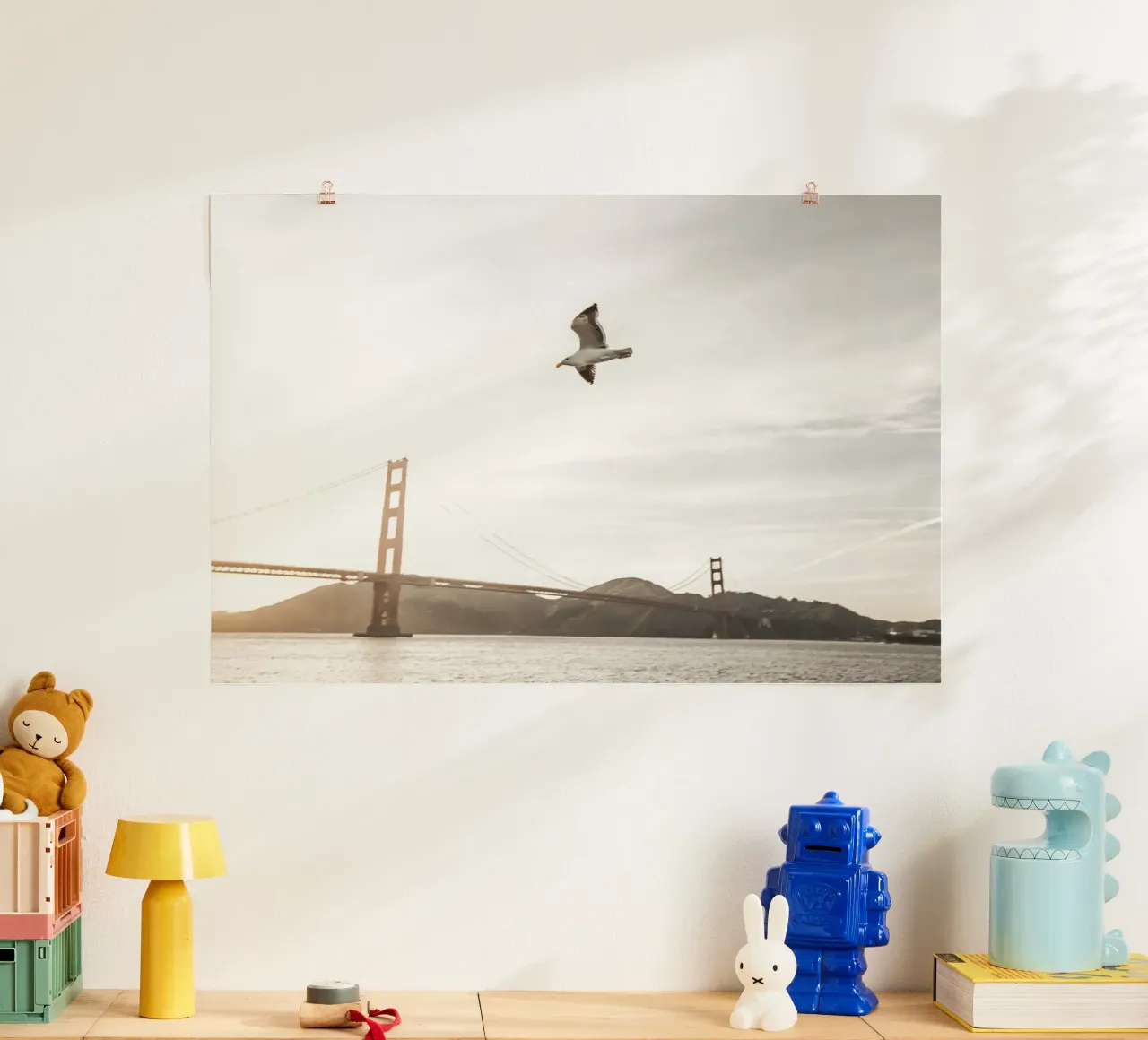 Visione del Golden Gate, San Francisco poster con telaio in alluminio da Wanderlust Vibes