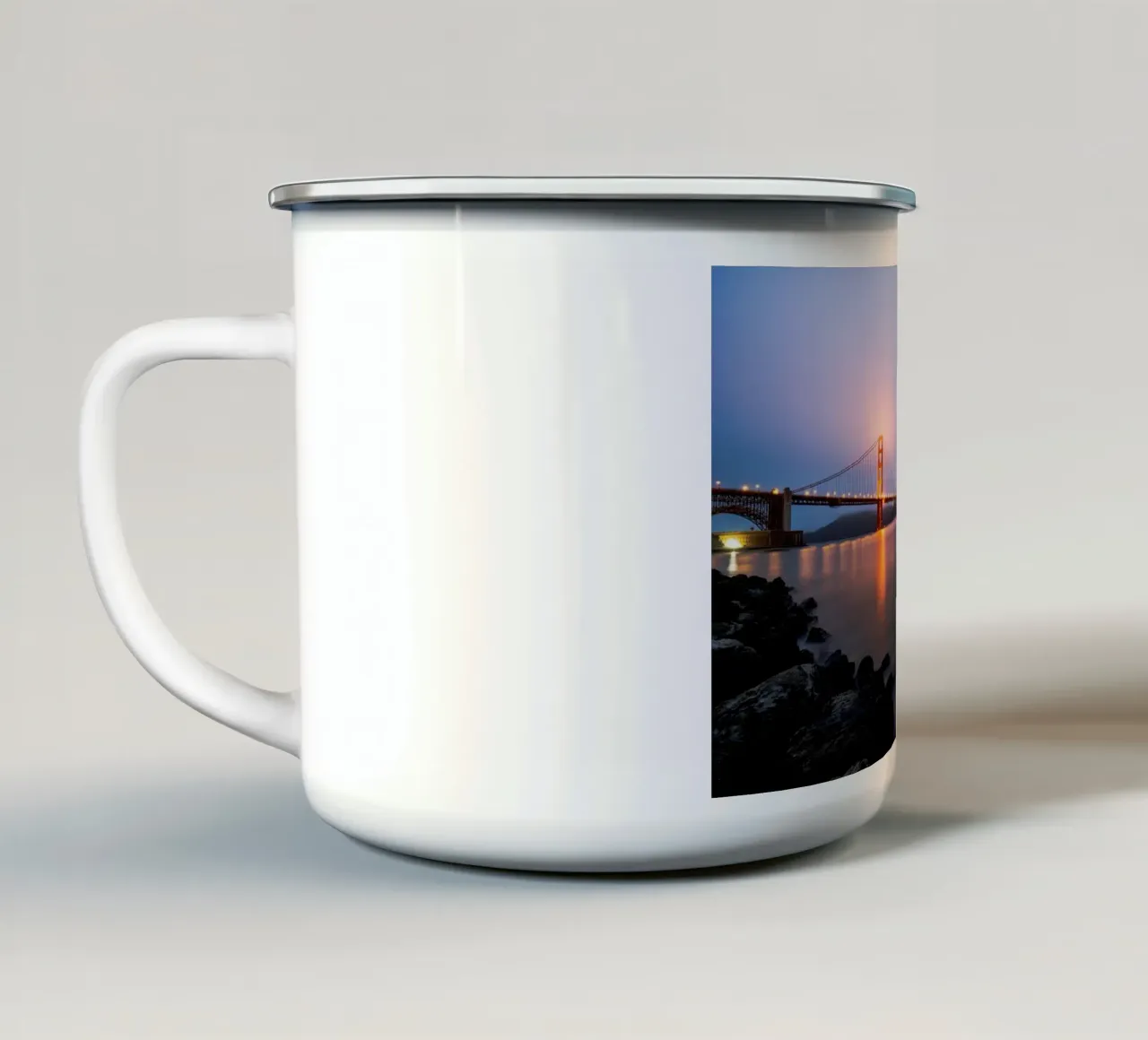 Golden Gate nella nebbia notturna, San Francisco, USA tazza in smalto da Wanderlust Vibes