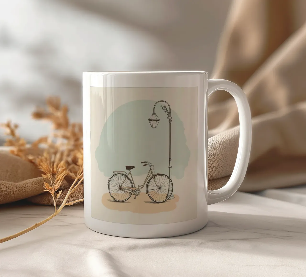 Vélo classique garé près d'un lampadaire ancien mug en céramique de DesignDoodle