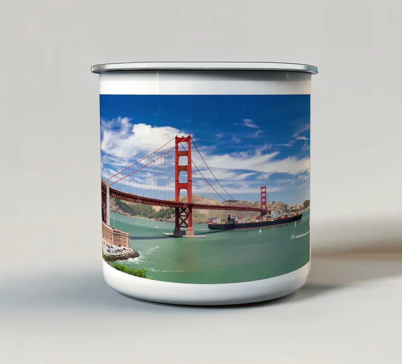 Golden Gate e nave container, San Francisco, USA tazza in smalto da Wanderlust Vibes