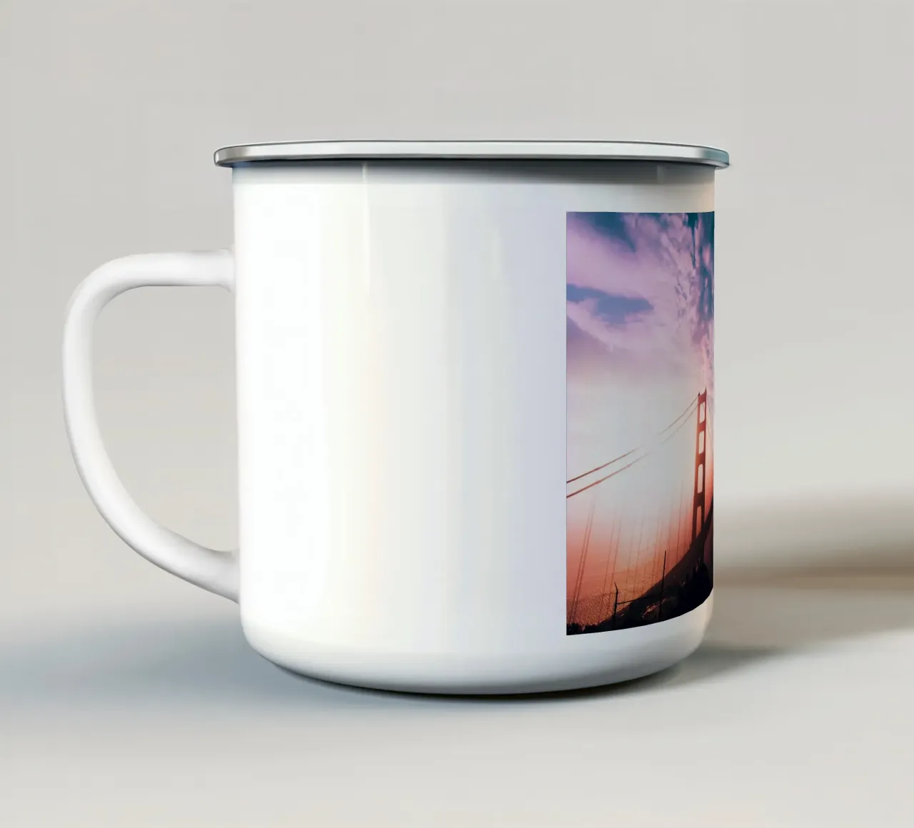 Il Golden Gate nella nebbia all'alba, San Francisco, USA tazza in smalto da Wanderlust Vibes