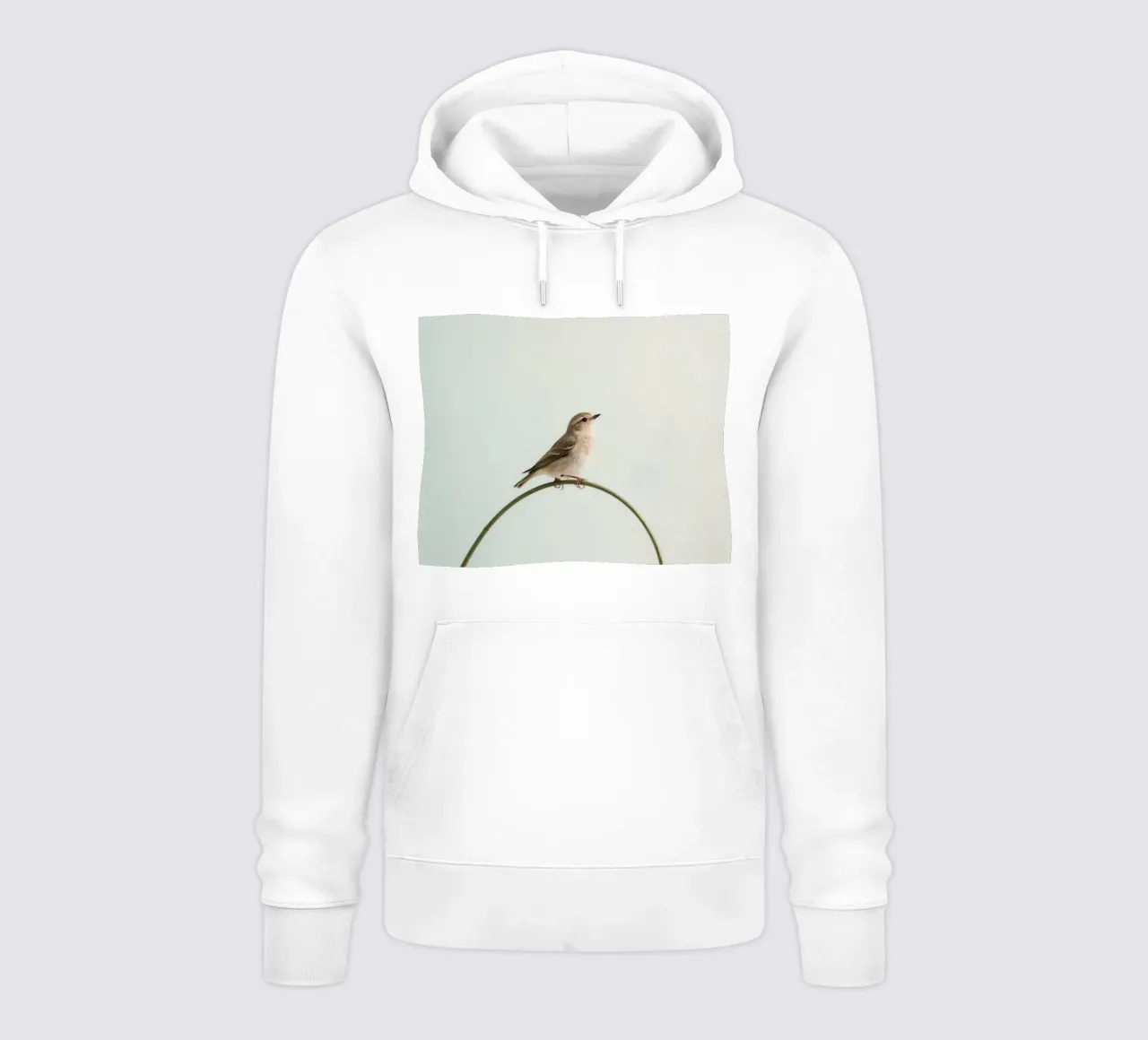 Uccello appollaiato su un ramo curvo felpa con cappuccio da DesignDoodle