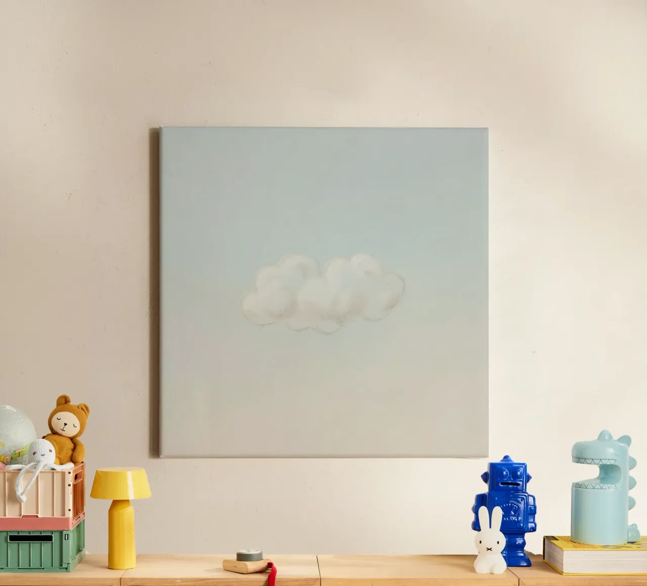 Una soffice nuvola bianca alla deriva in un cielo limpido sopra una terra serena tela da DesignDoodle