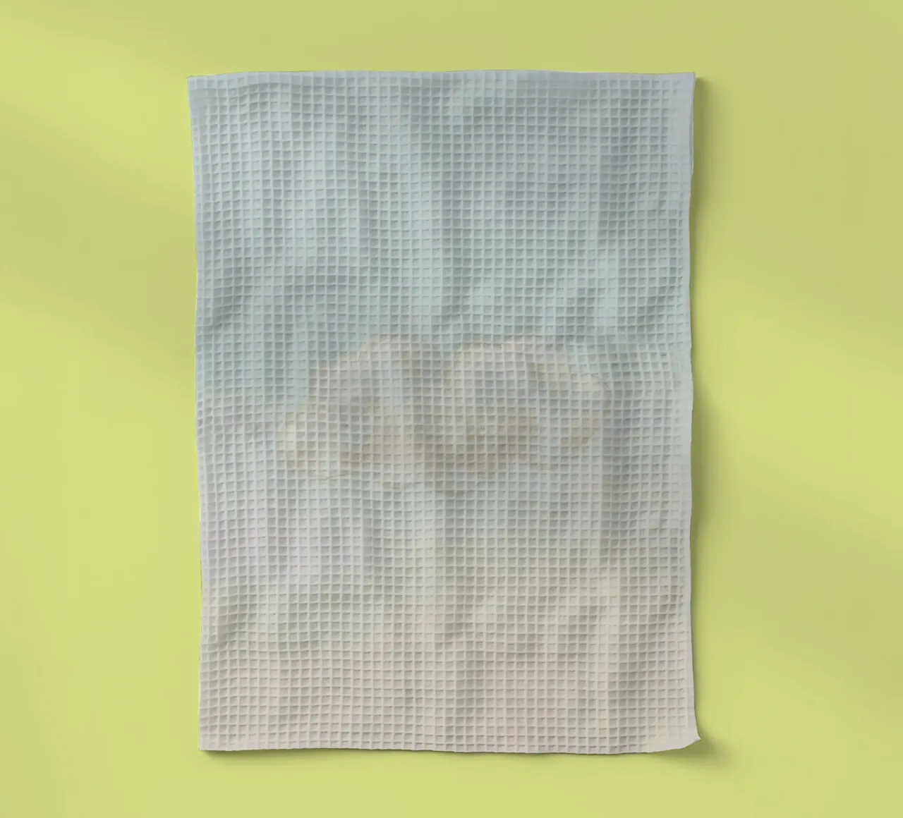 Una soffice nuvola bianca alla deriva in un cielo limpido sopra una terra serena canovaccio da cucina da DesignDoodle
