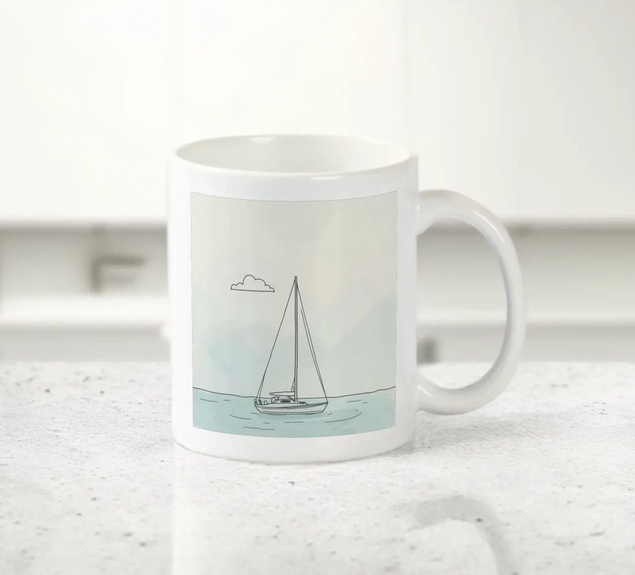 Segelboot treibt auf ruhigem Wasser unter einer leichten Wolke in Keramik Tasse von DesignDoodle