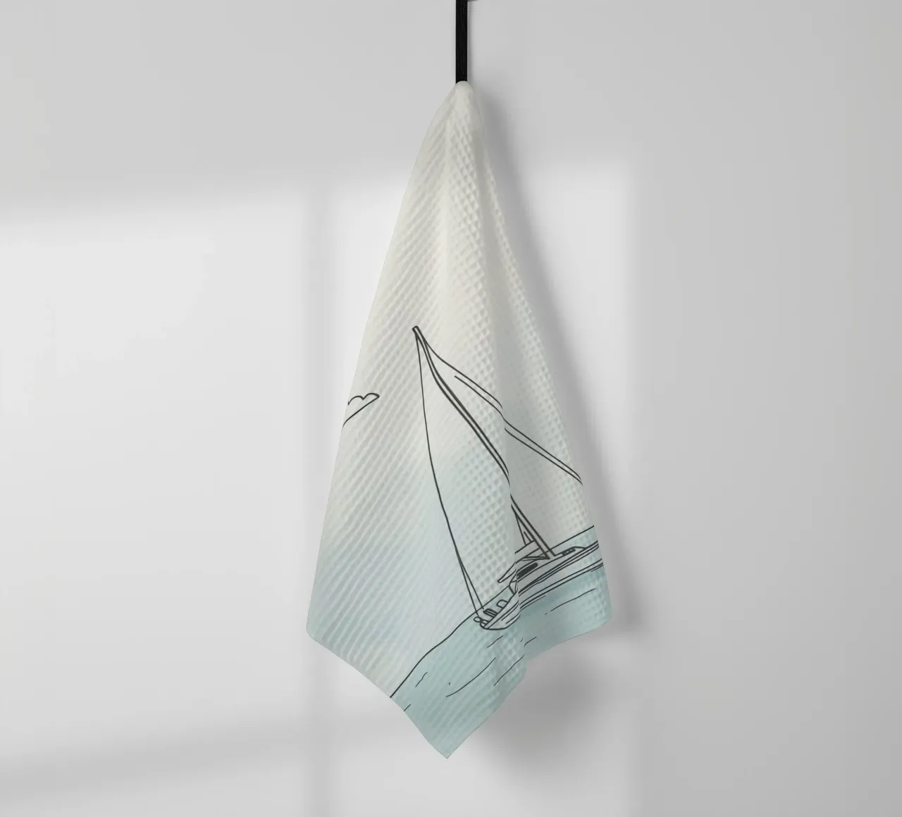 Voilier dérivant sur des eaux calmes sous un léger nuage en torchon de DesignDoodle