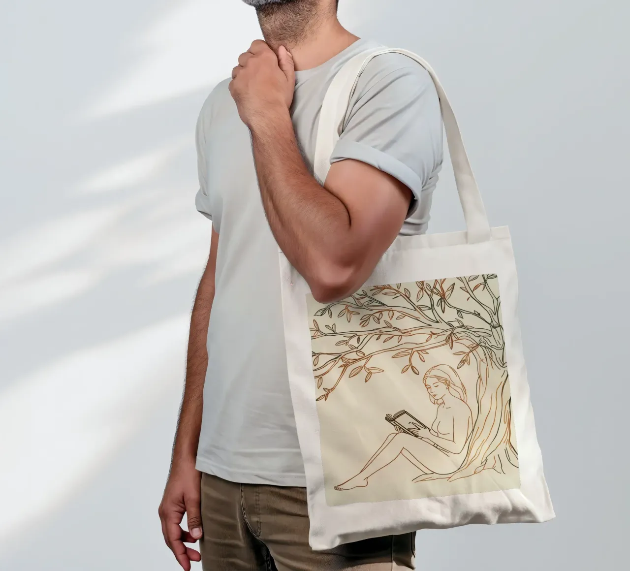 Leggere sotto un albero in una giornata di sole con la natura circostante borsa in juta da DesignDoodle