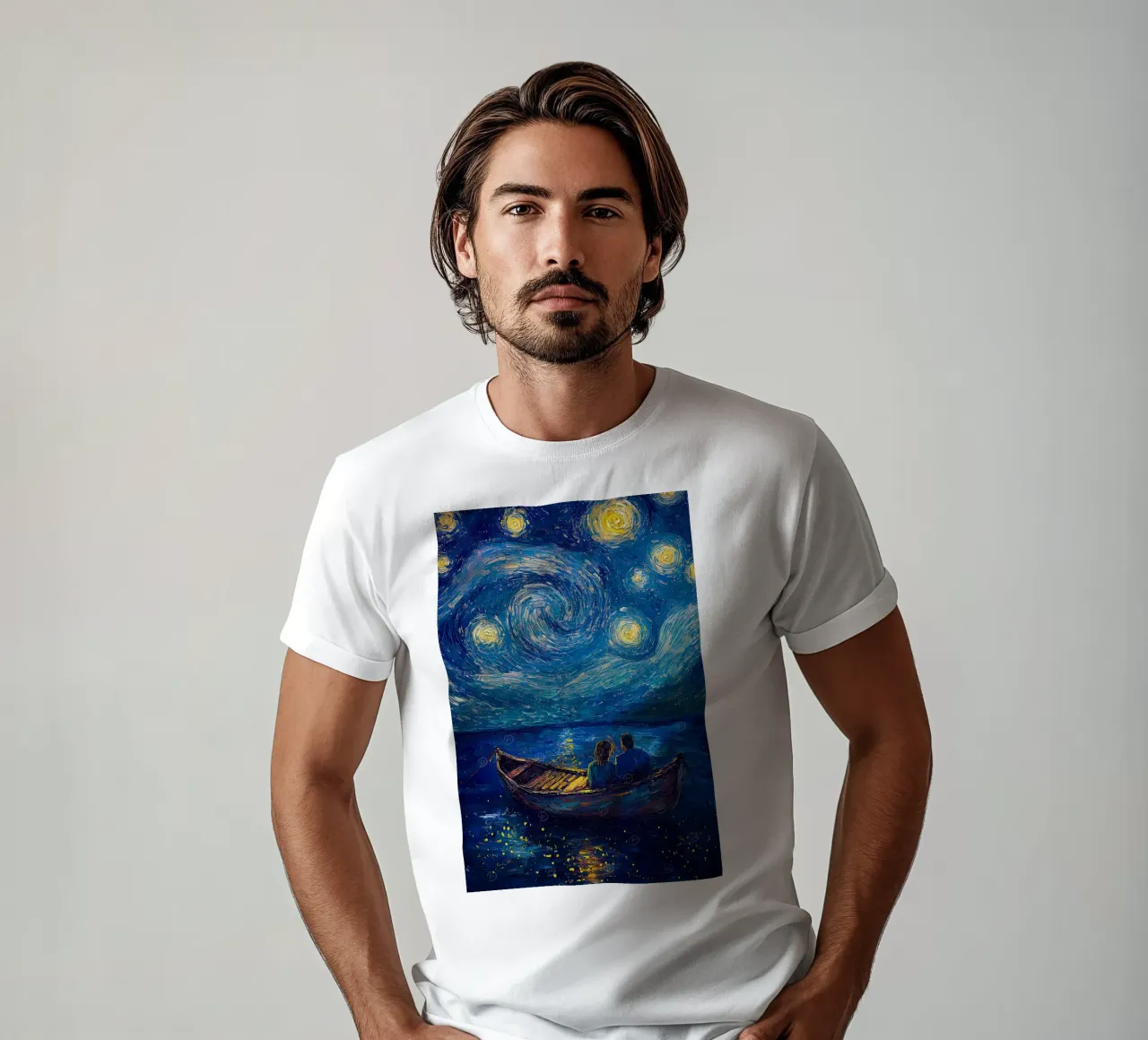 Paar entspannt sich auf einem Boot bei Nacht T-Shirt von Piper Shop Oke