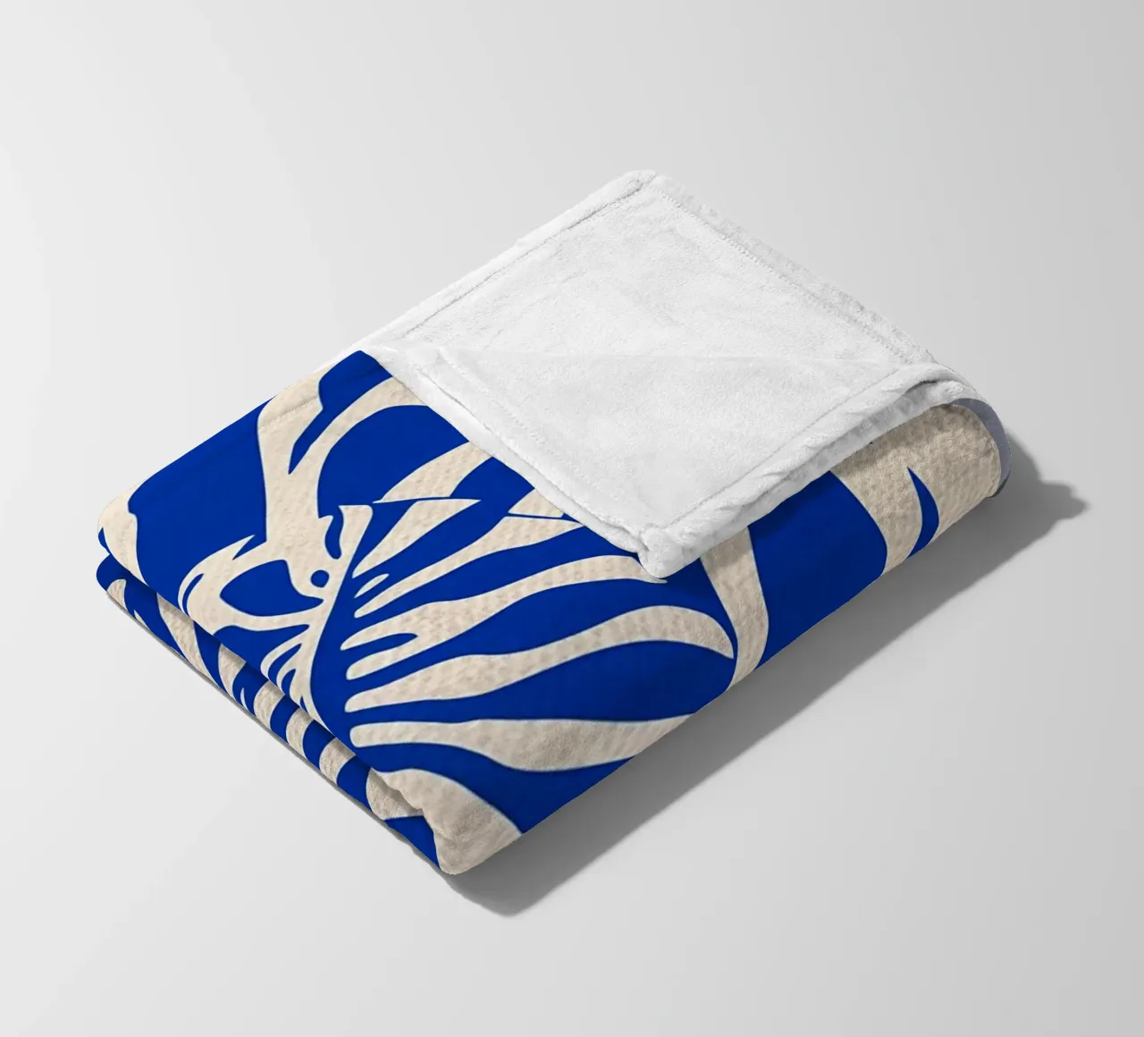 Paper Nature Blue Monstera Fleecedecke von Amanda Studio