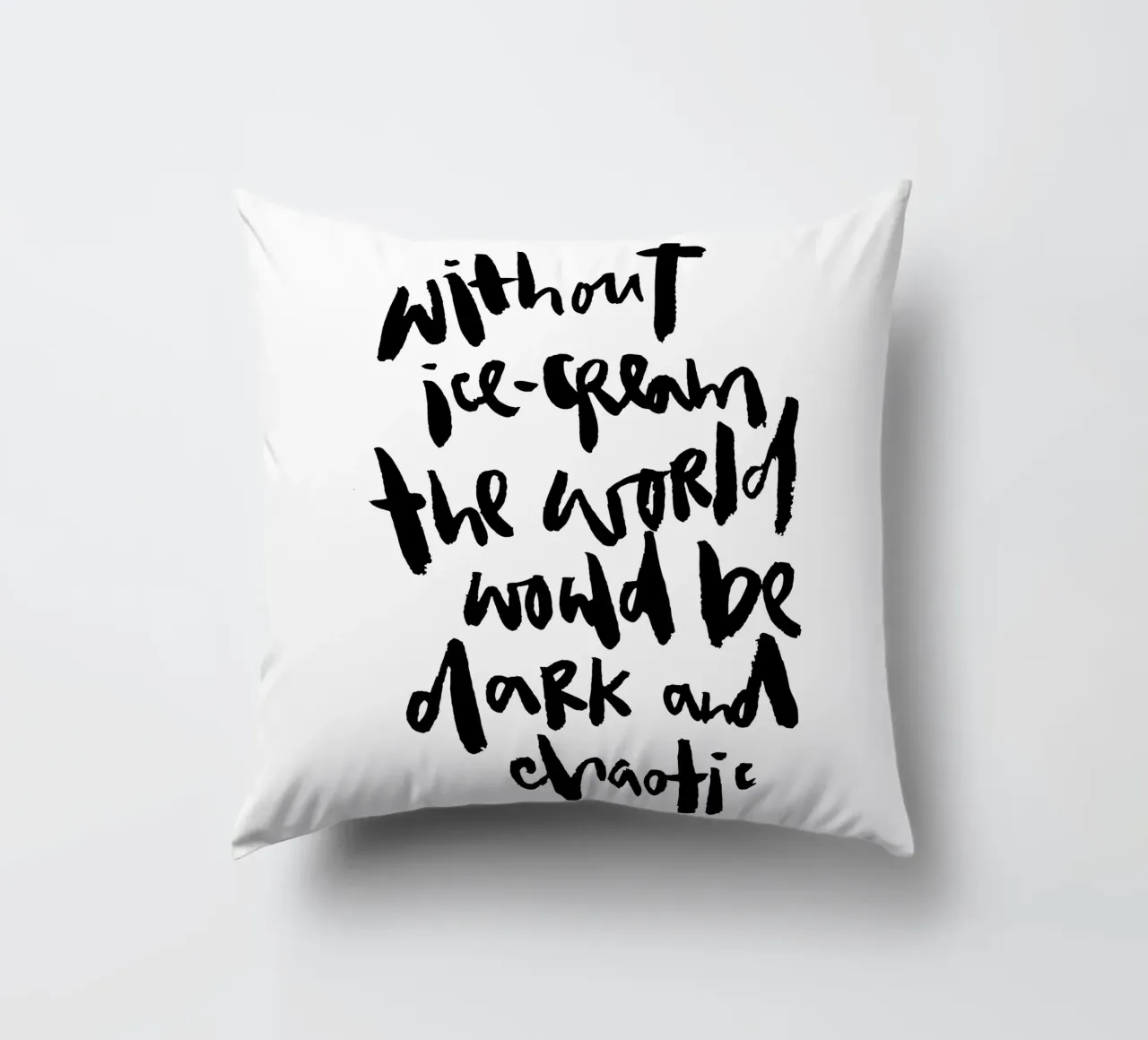 Ice-cream against darkness & chaos cuscino da Brushmeetspaper