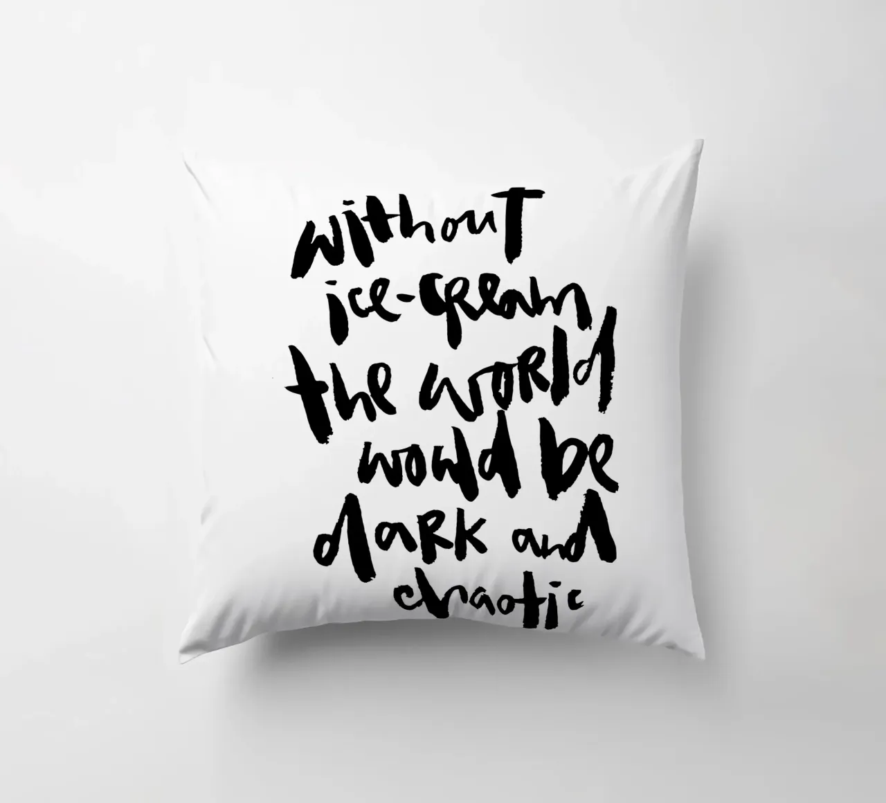Ice-cream against darkness & chaos cuscino da Brushmeetspaper