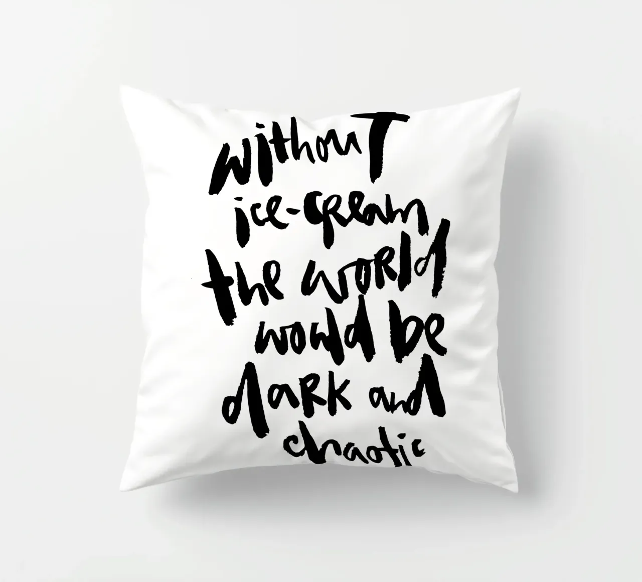 Ice-cream against darkness & chaos cuscino da Brushmeetspaper