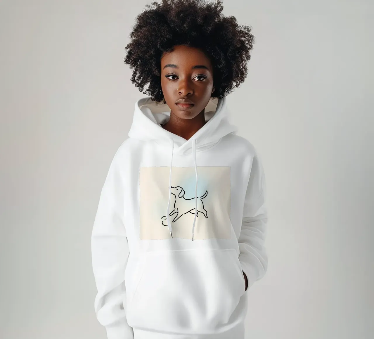 Cane che gioca con una palla in stile minimalista felpa con cappuccio da DesignDoodle