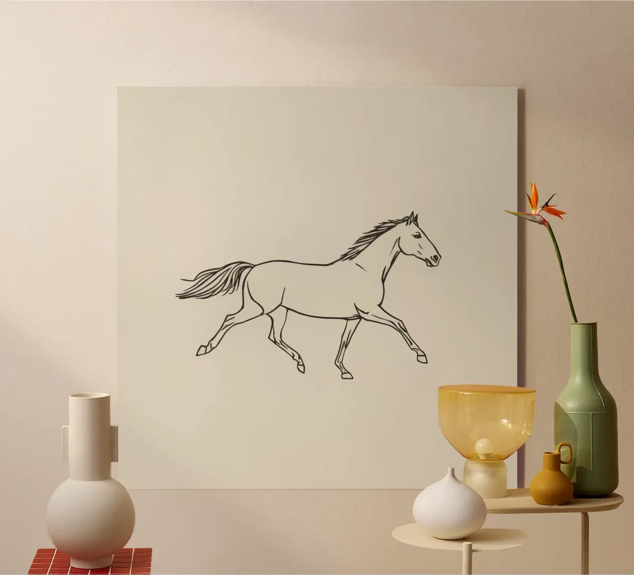 Schnelles Pferd trabend anmutig auf einem flachen Hintergrund Acryl-Glas von DesignDoodle